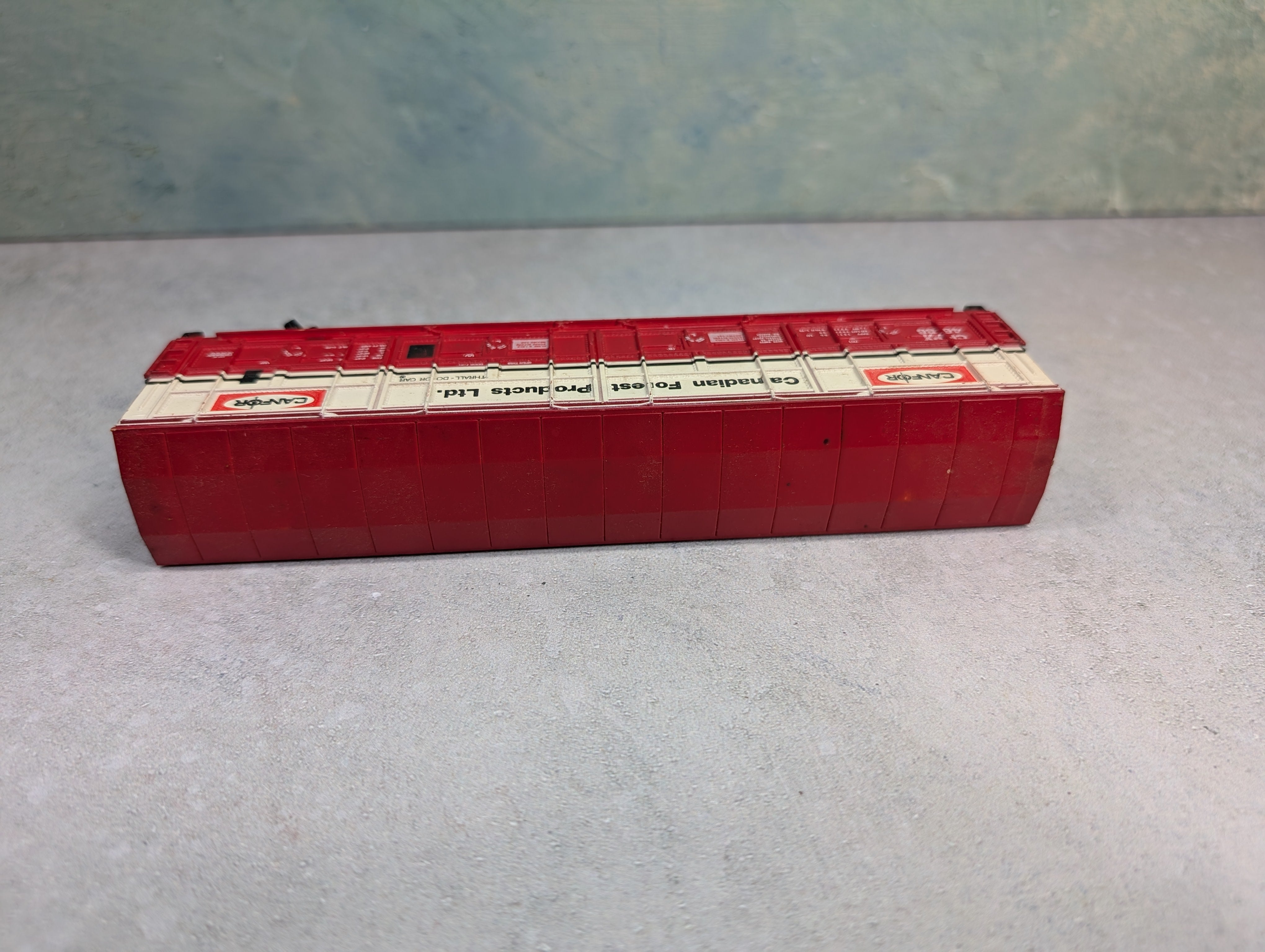 USED Life-Like HO Scale Thrall Door Box Car Canfor CFPX #4686