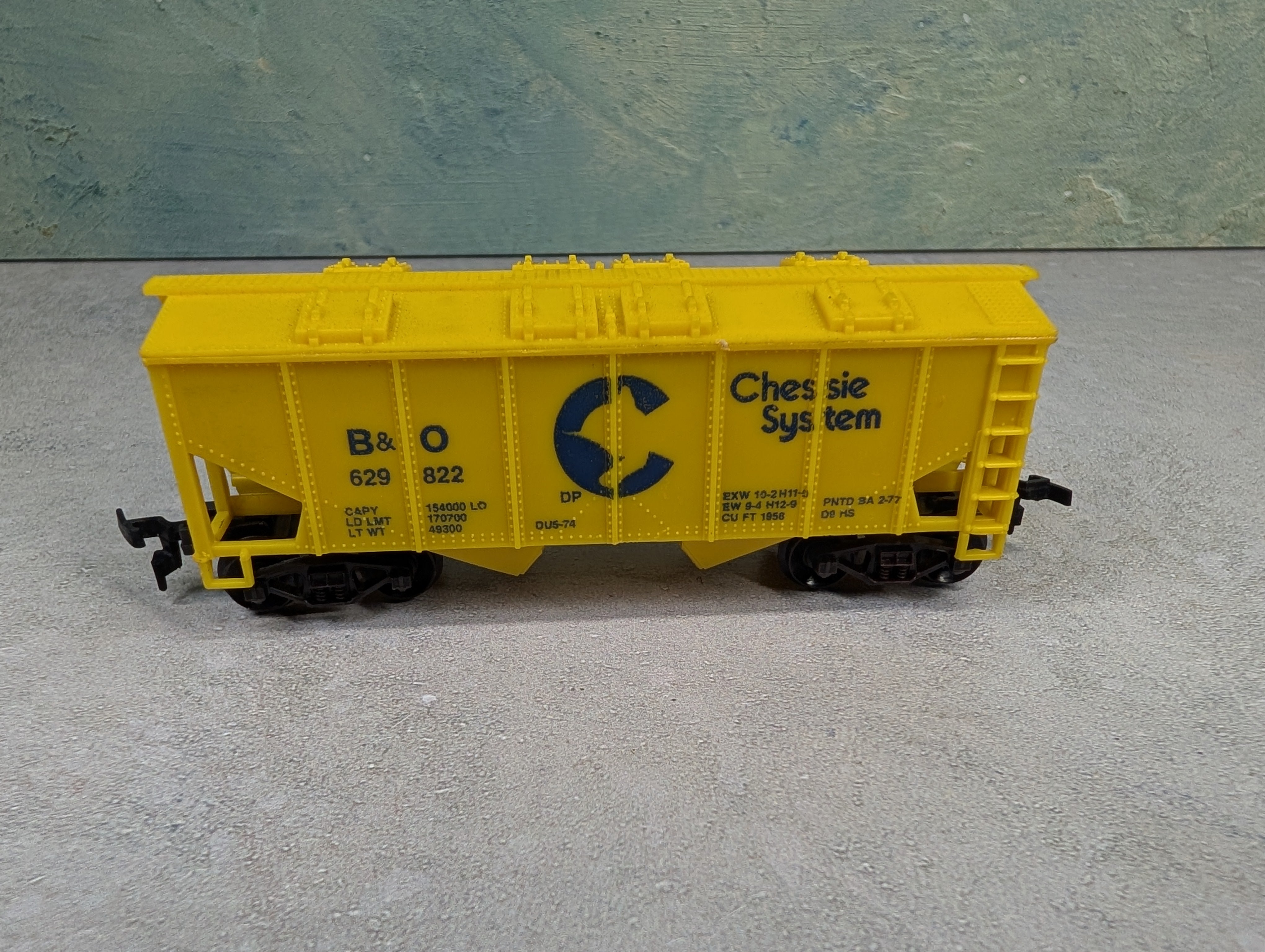 USED Life-Like HO Scale 2 Bay Covered Hopper Chessie System B&O #629822