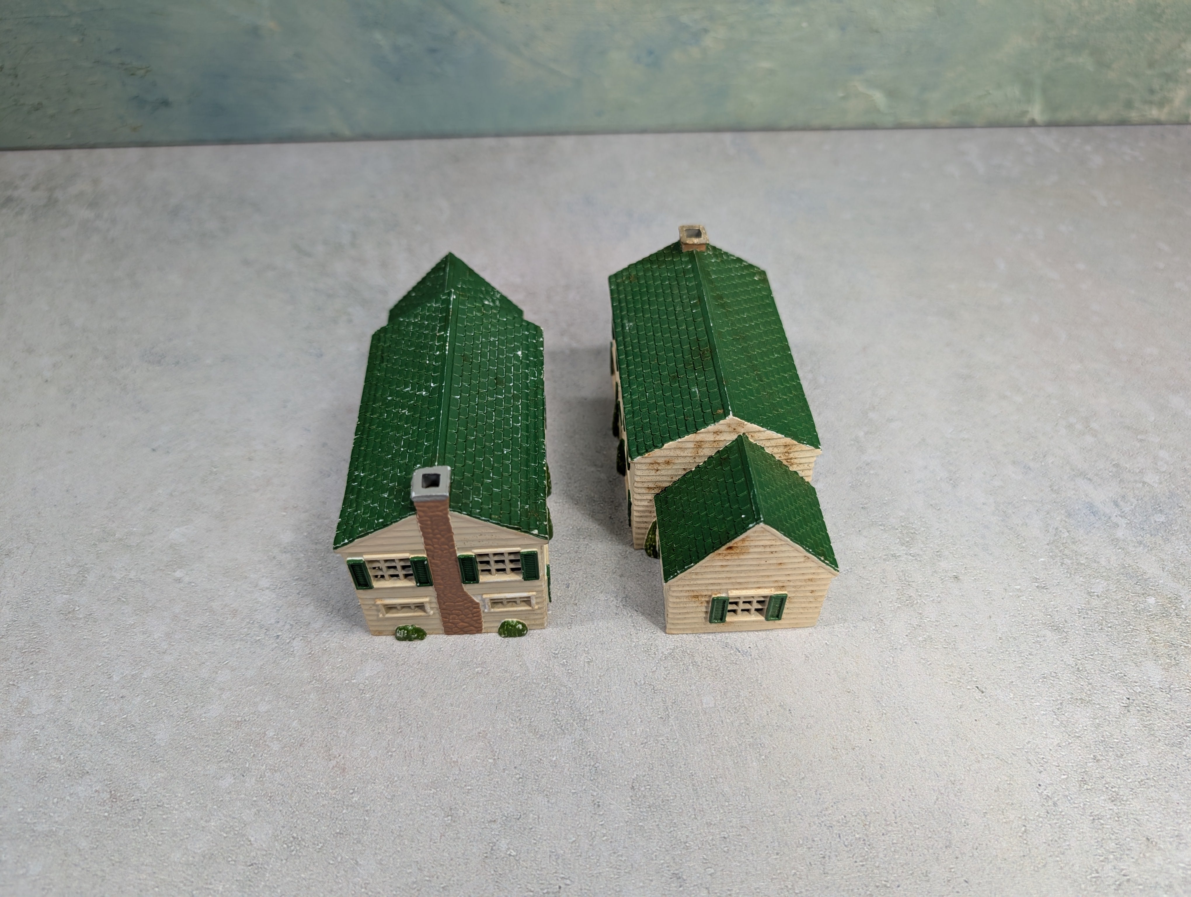 USED Marx HO Scale Lot of 2 Story Homes with Green Roof (2 pcs)