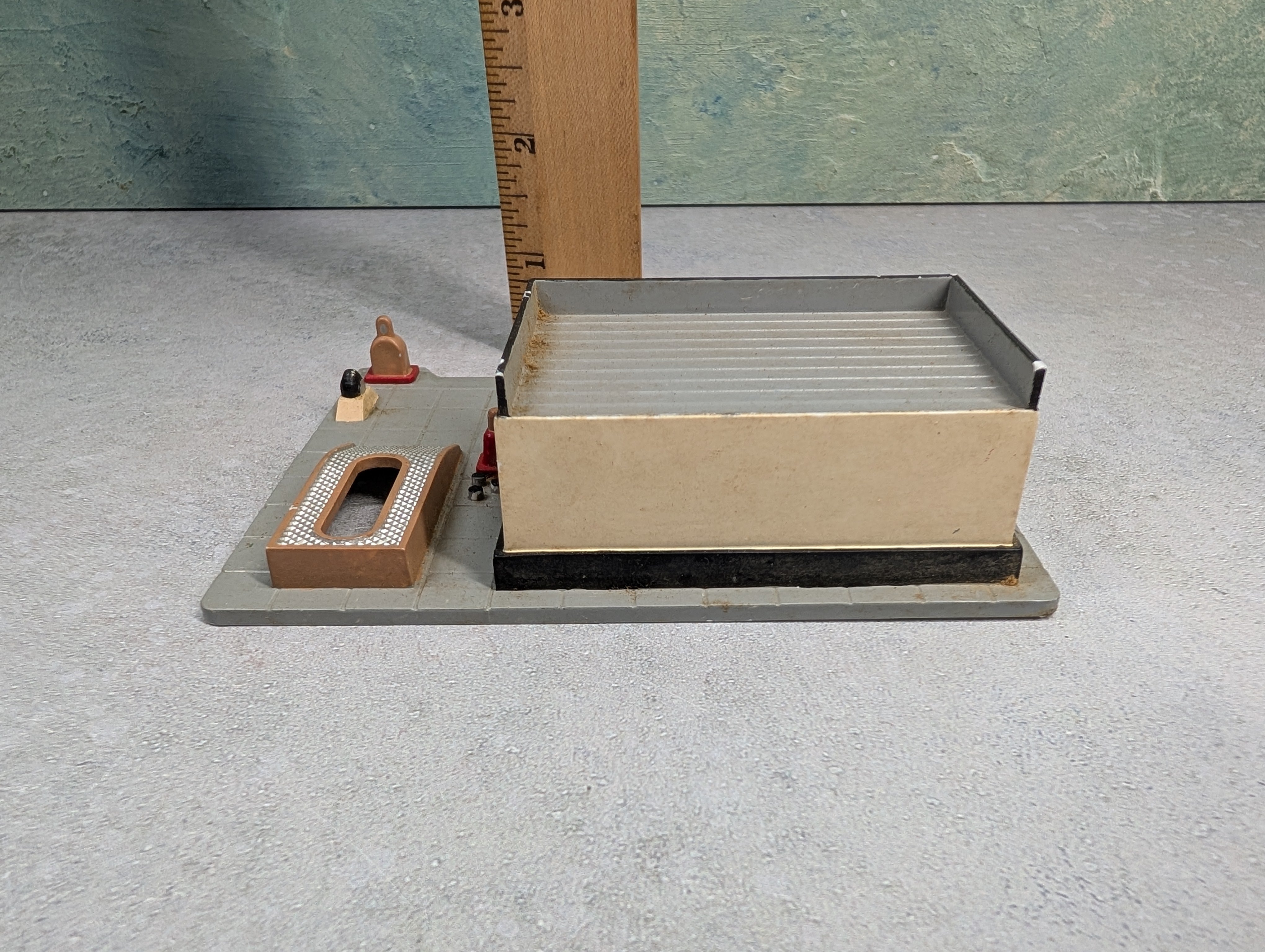 USED Marx HO Scale Fueling Station, Gus's Gas & Oil