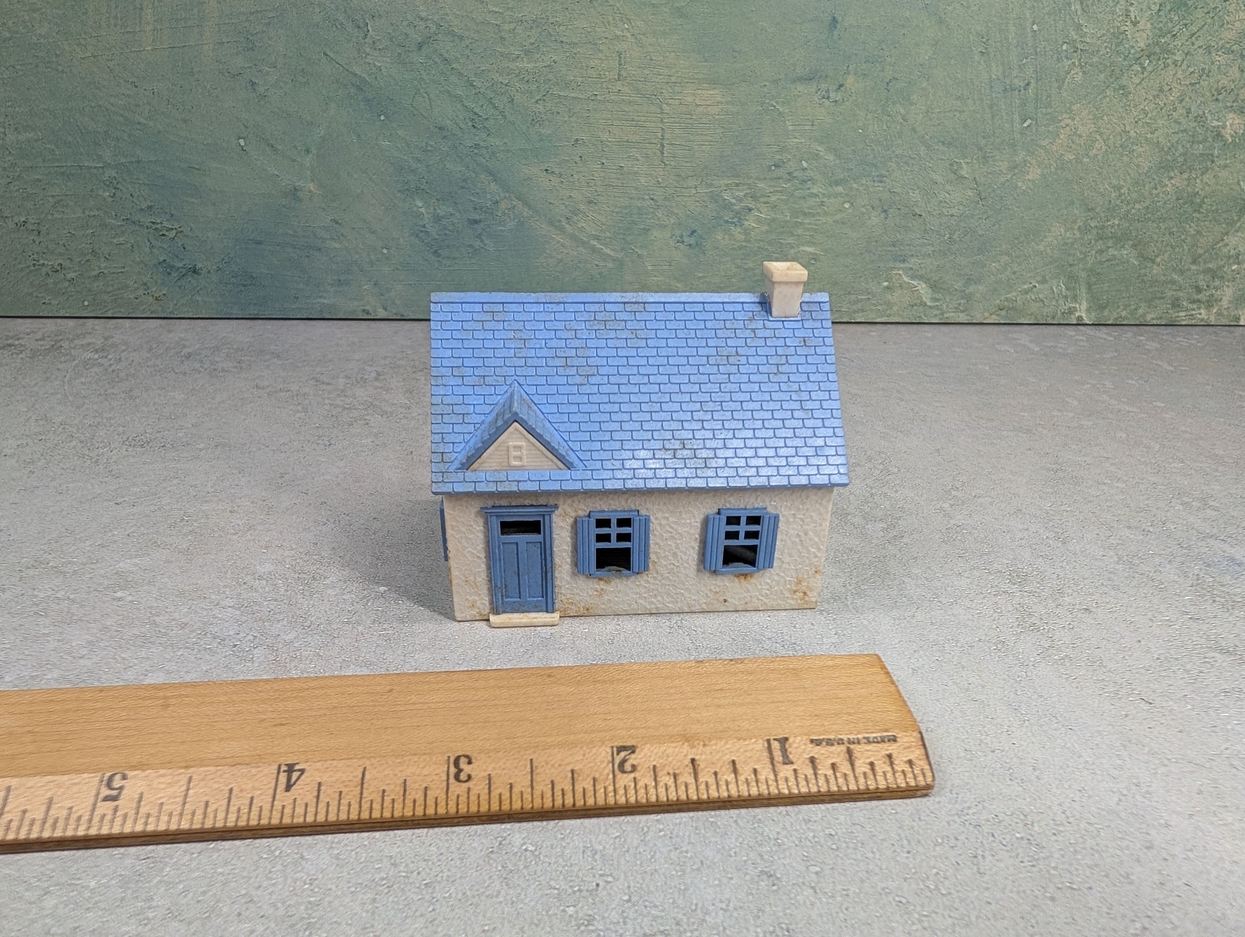 USED Bachmann Plasticville HO Scale White & Blue House