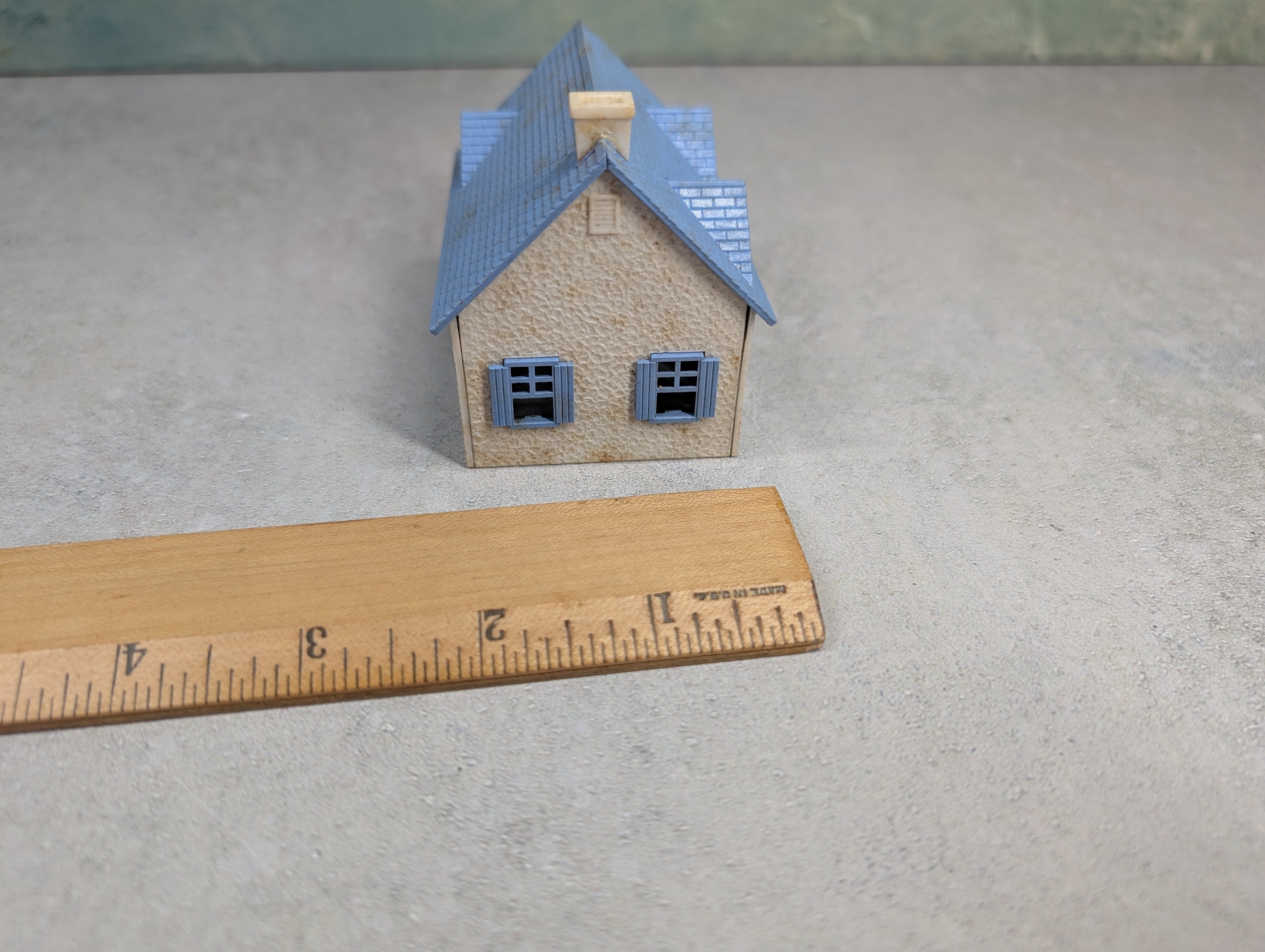 USED Bachmann Plasticville HO Scale White & Blue House
