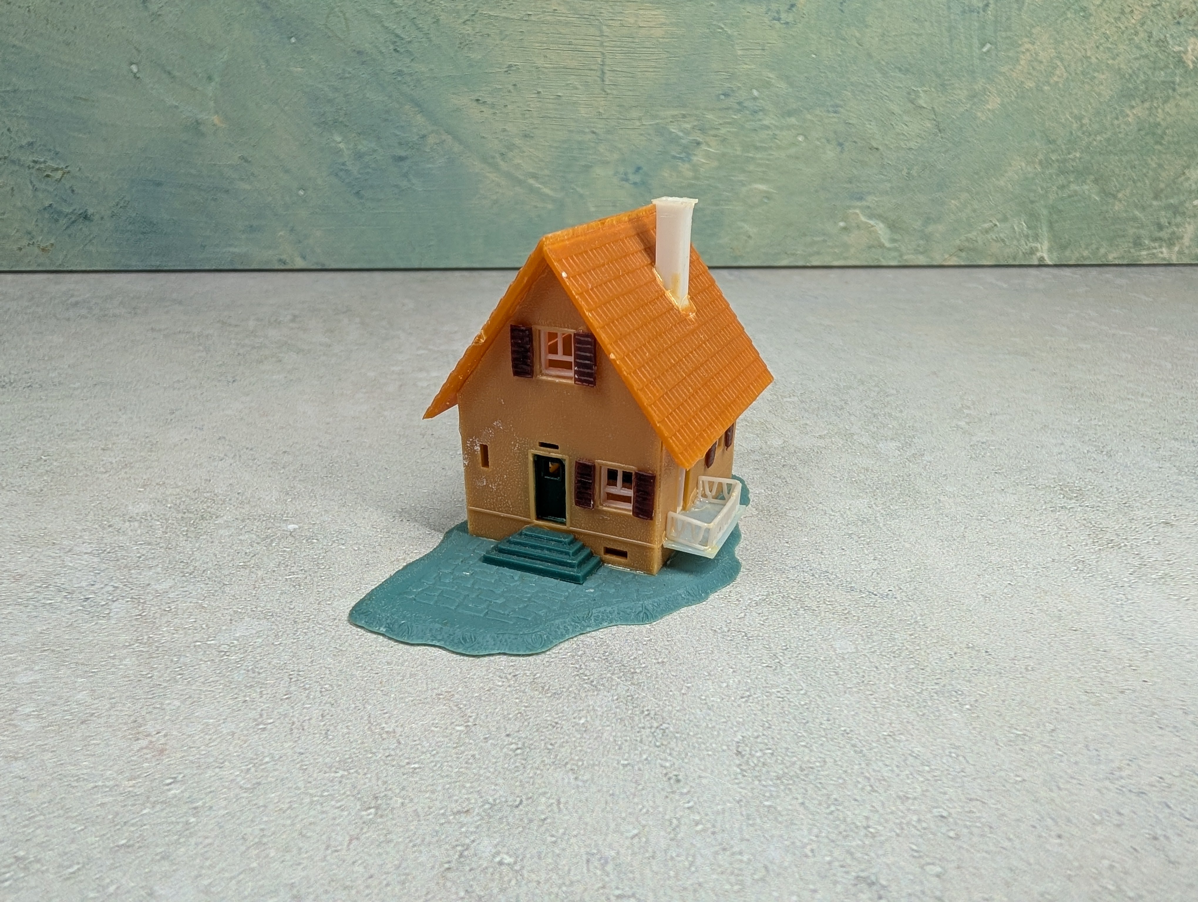 USED HO Scale Orange House