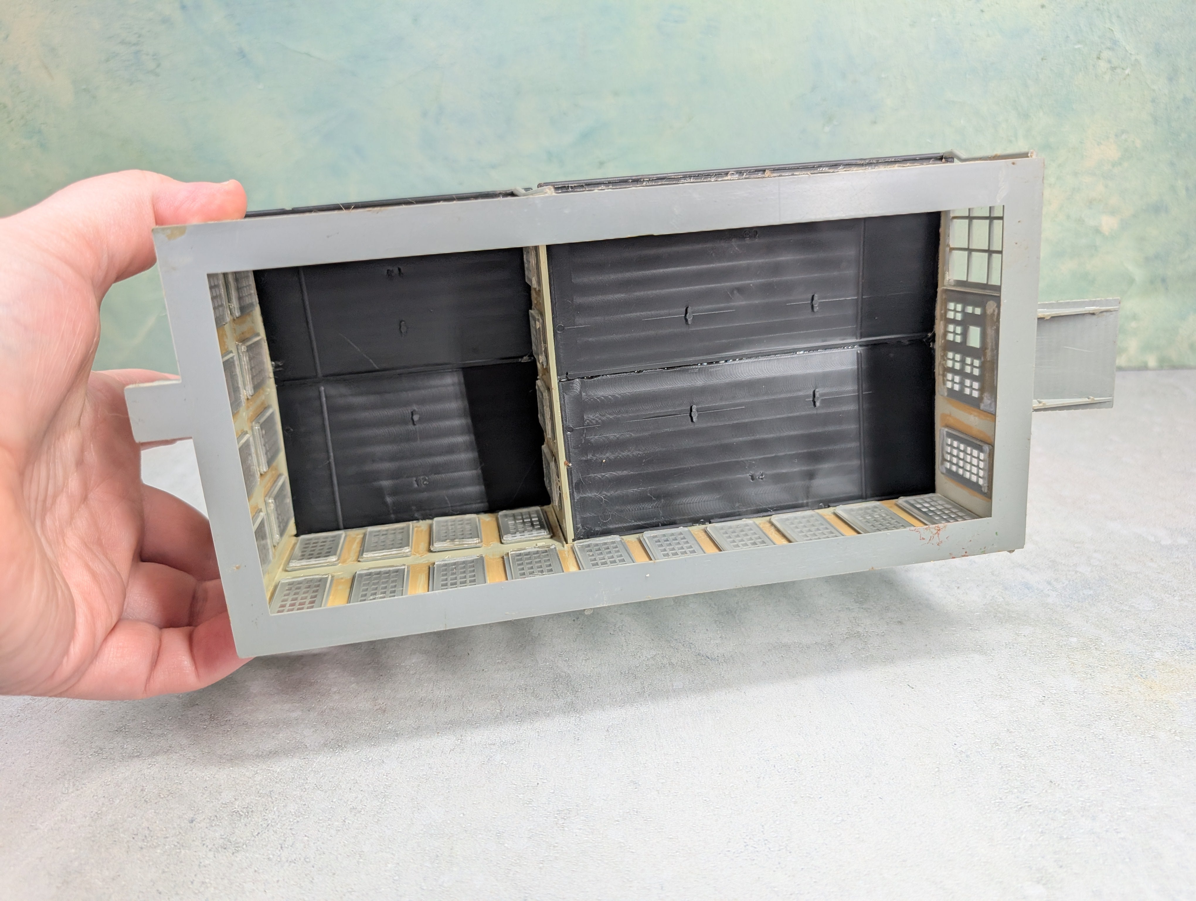 USED Heljan HO Scale Ford Motor Company Factory Building