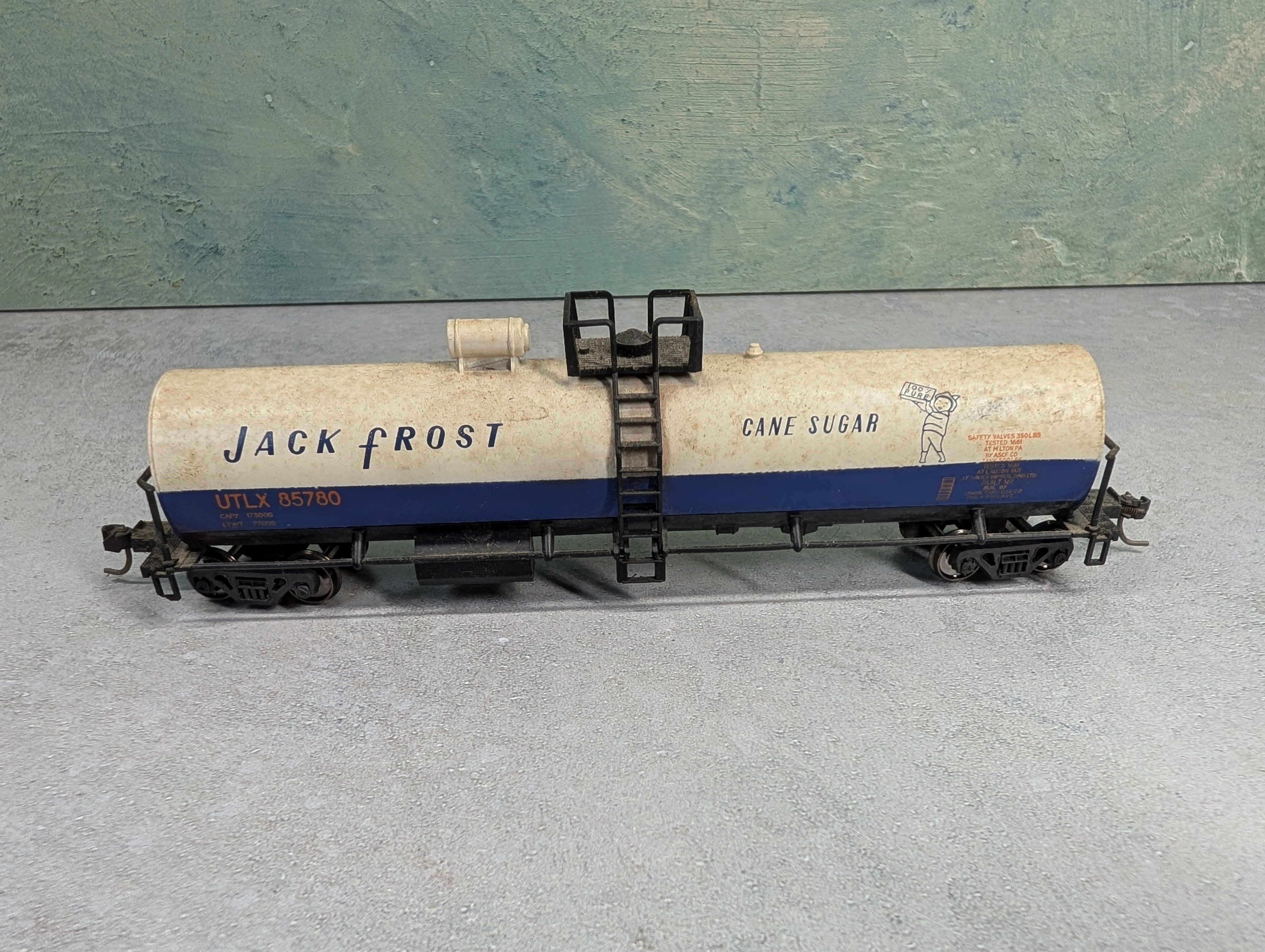 USED AHM HO Scale 50' Single Dome Tank Car Jack Frost UTLX #85780