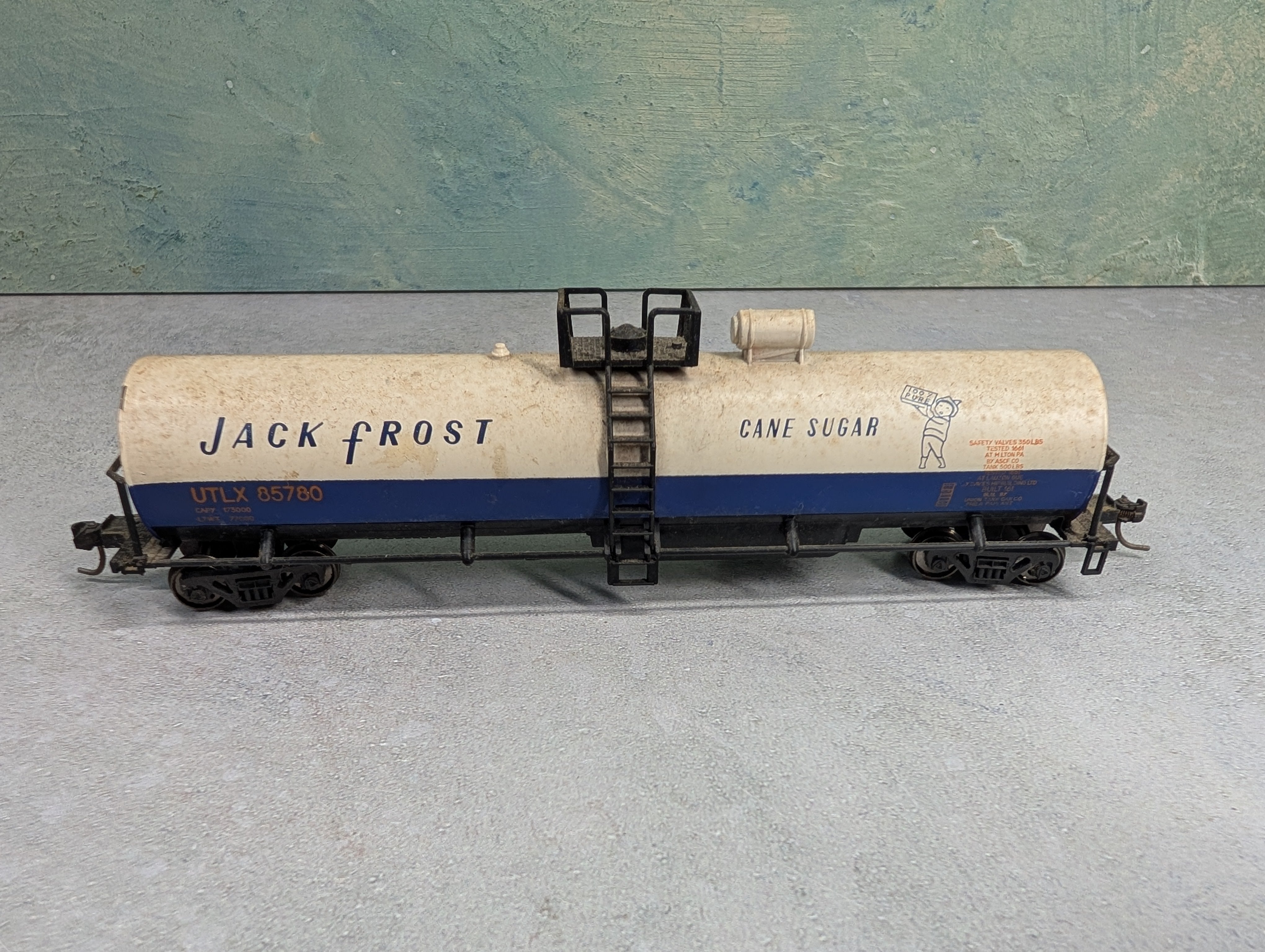 USED AHM HO Scale 50' Single Dome Tank Car Jack Frost UTLX #85780