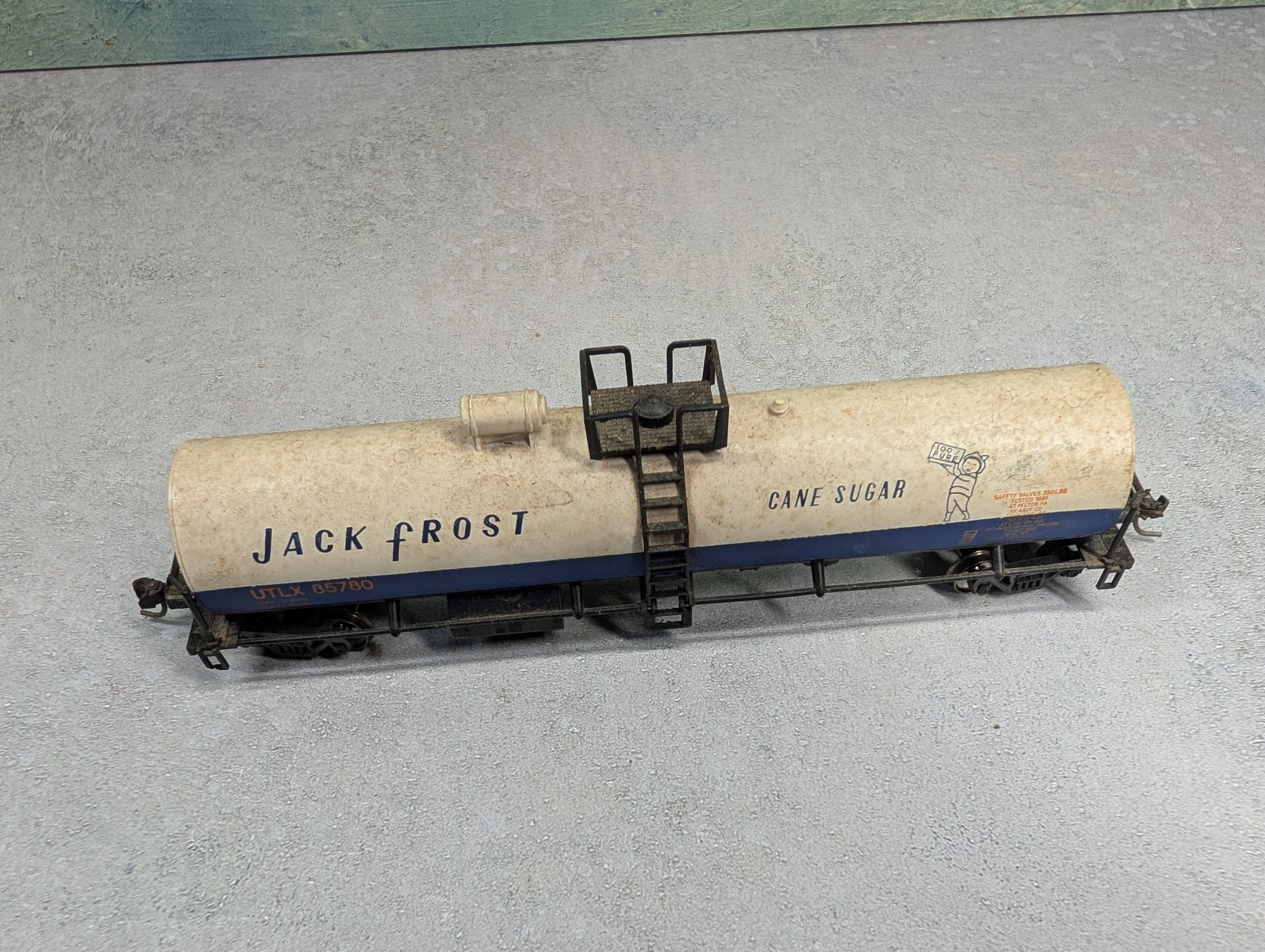 USED AHM HO Scale 50' Single Dome Tank Car Jack Frost UTLX #85780