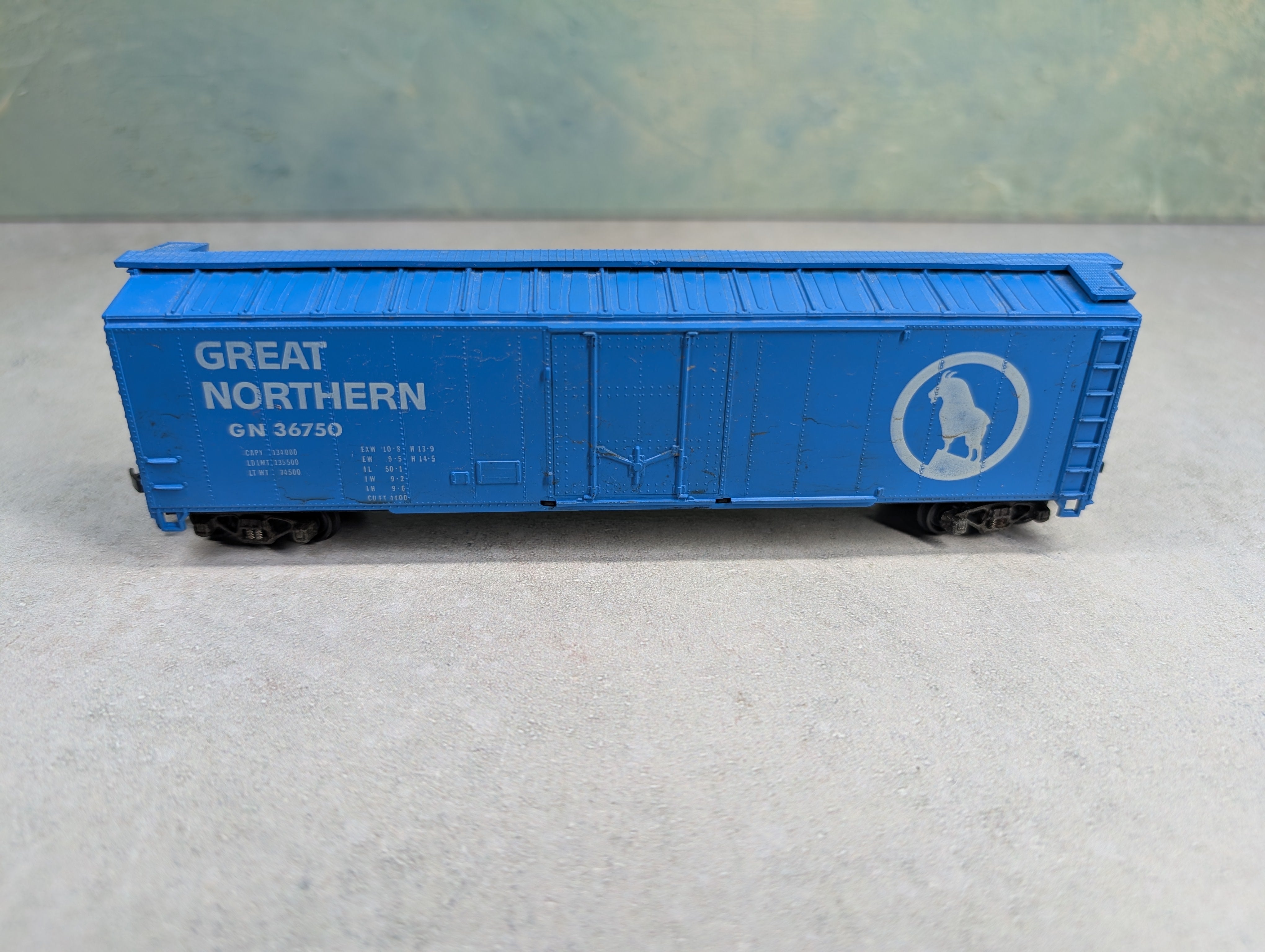USED Roundhouse HO Scale 50' Plug Door Box Car Great Northern GN #36750