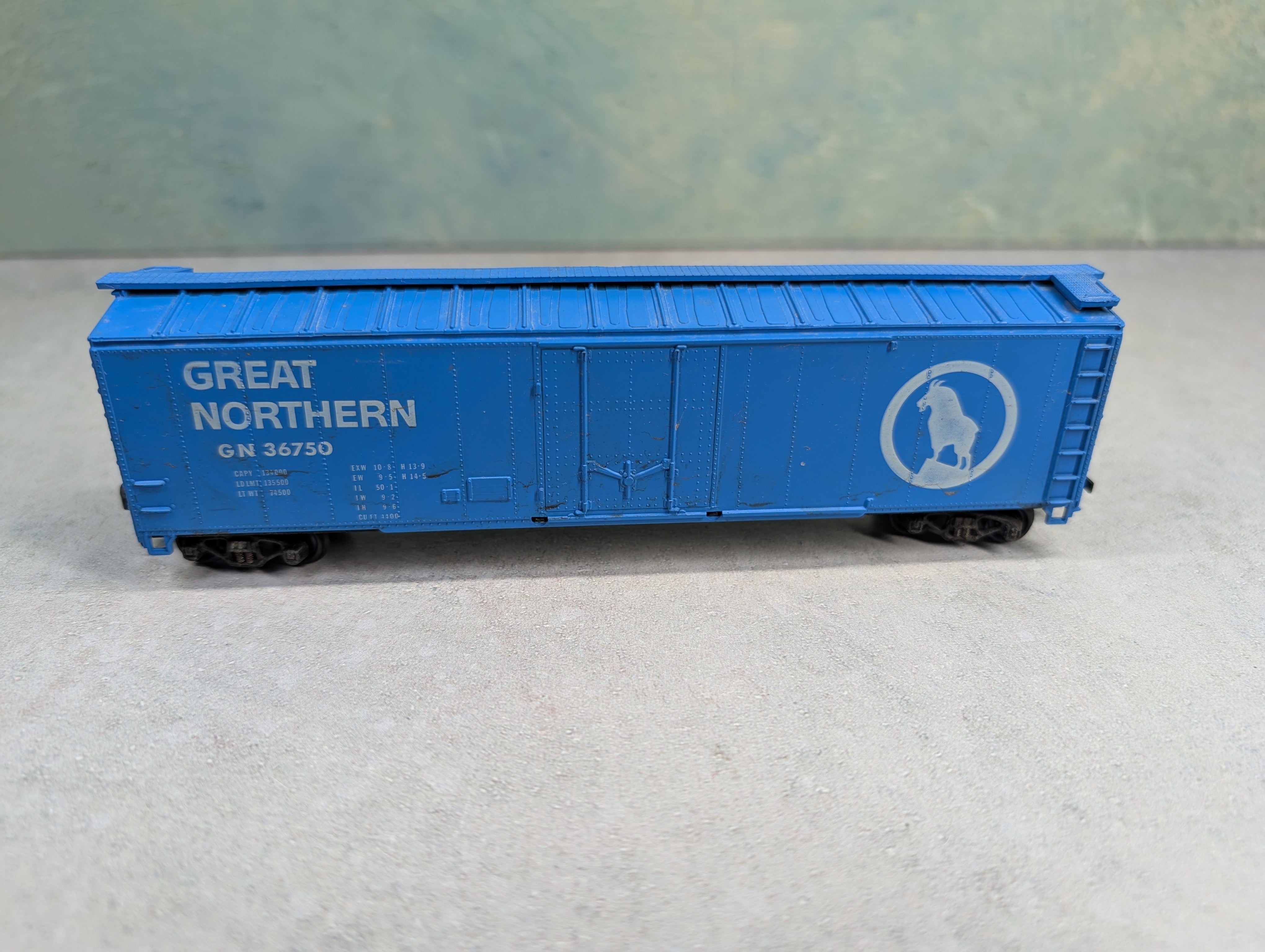 USED Roundhouse HO Scale 50' Plug Door Box Car Great Northern GN #36750