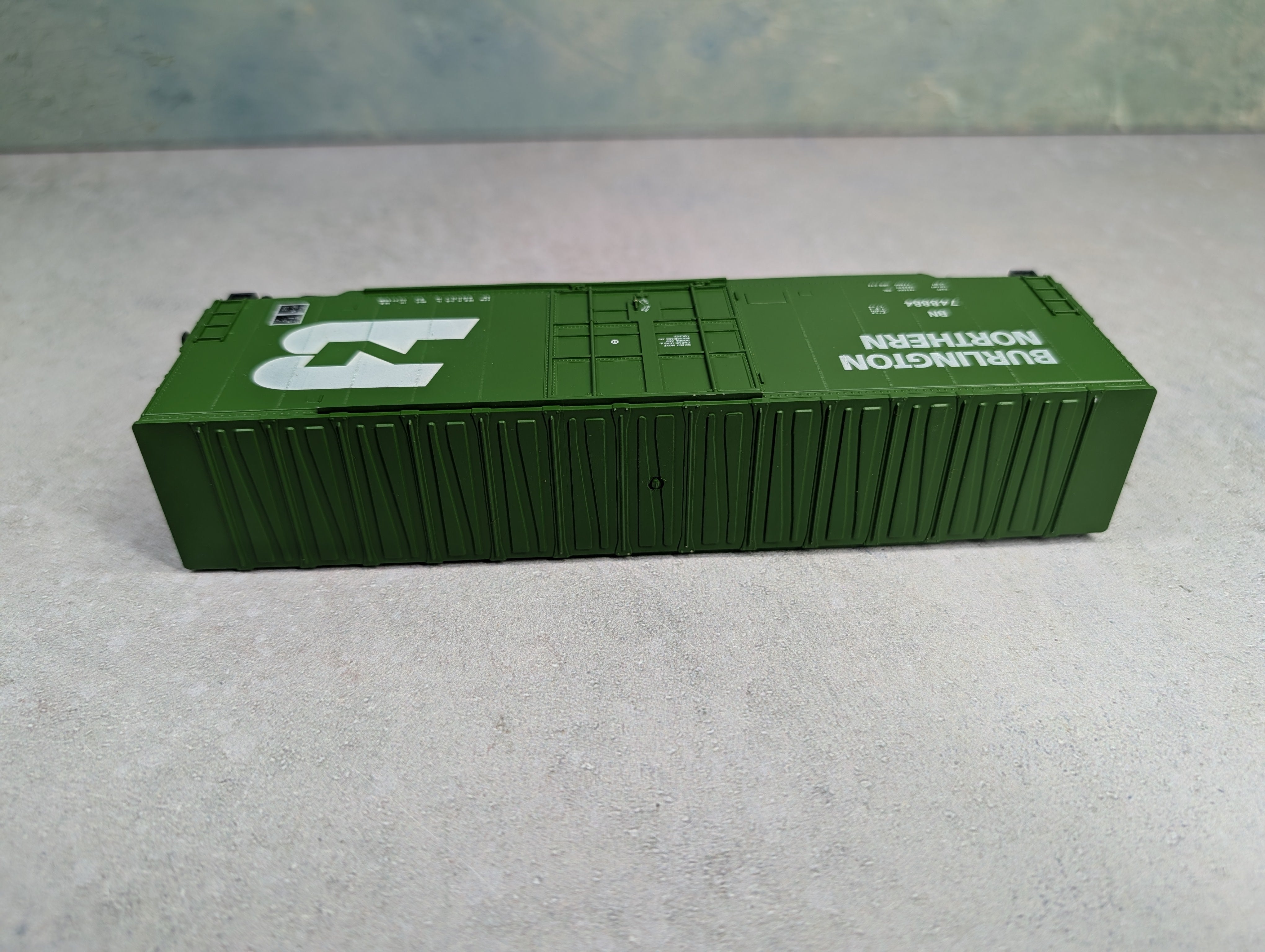 USED Roundhouse 1764 HO Scale 50' Hi-Cube Single Door Box Car Burlington Northern BN #748884