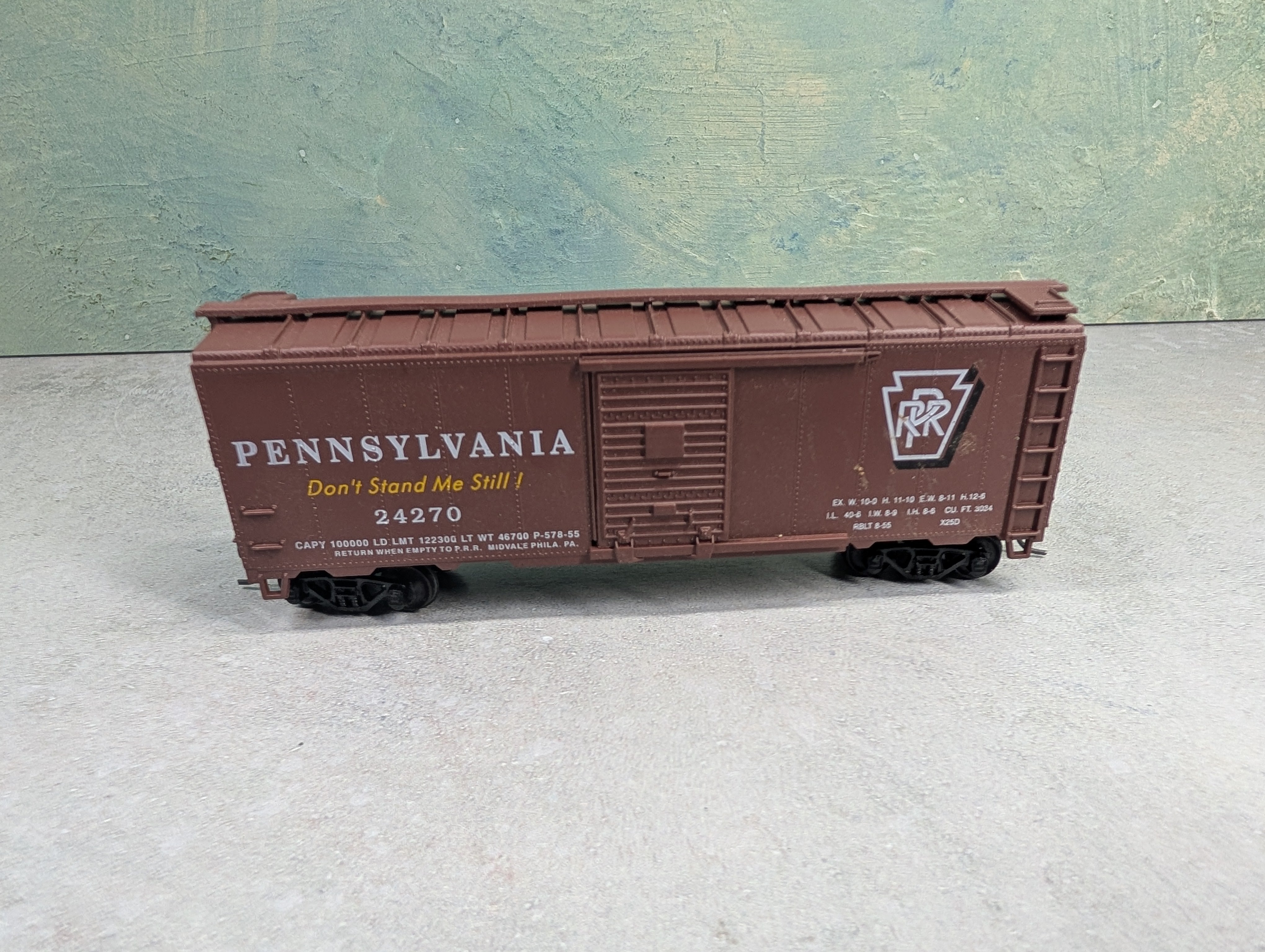 USED Athearn 12023 HO Scale 40' Box Car Pennsylvania #24270 Bee-Bee Custom