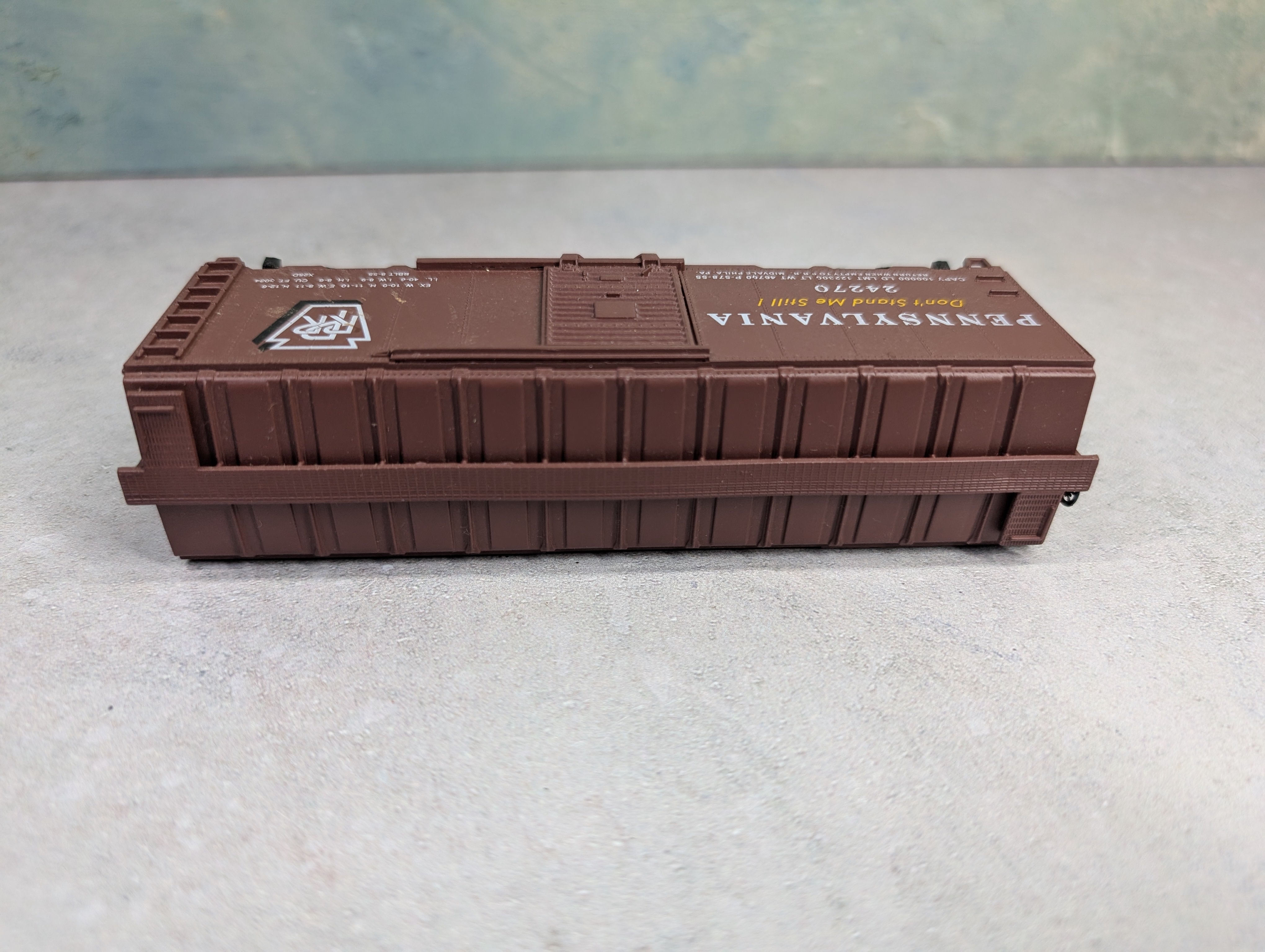 USED Athearn 12023 HO Scale 40' Box Car Pennsylvania #24270 Bee-Bee Custom