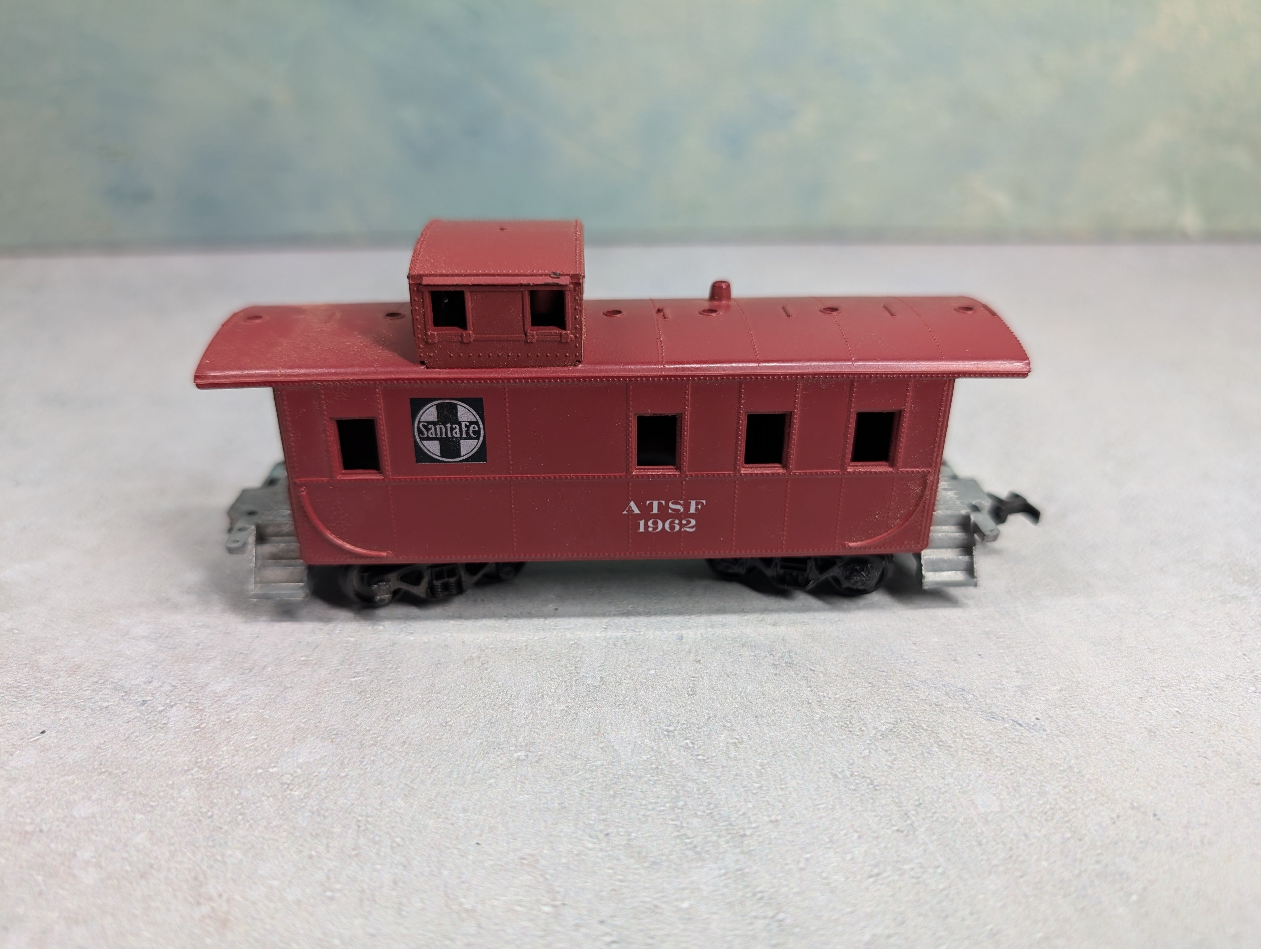 USED Roundhouse HO Scale Caboose Santa Fe ATSF #1962