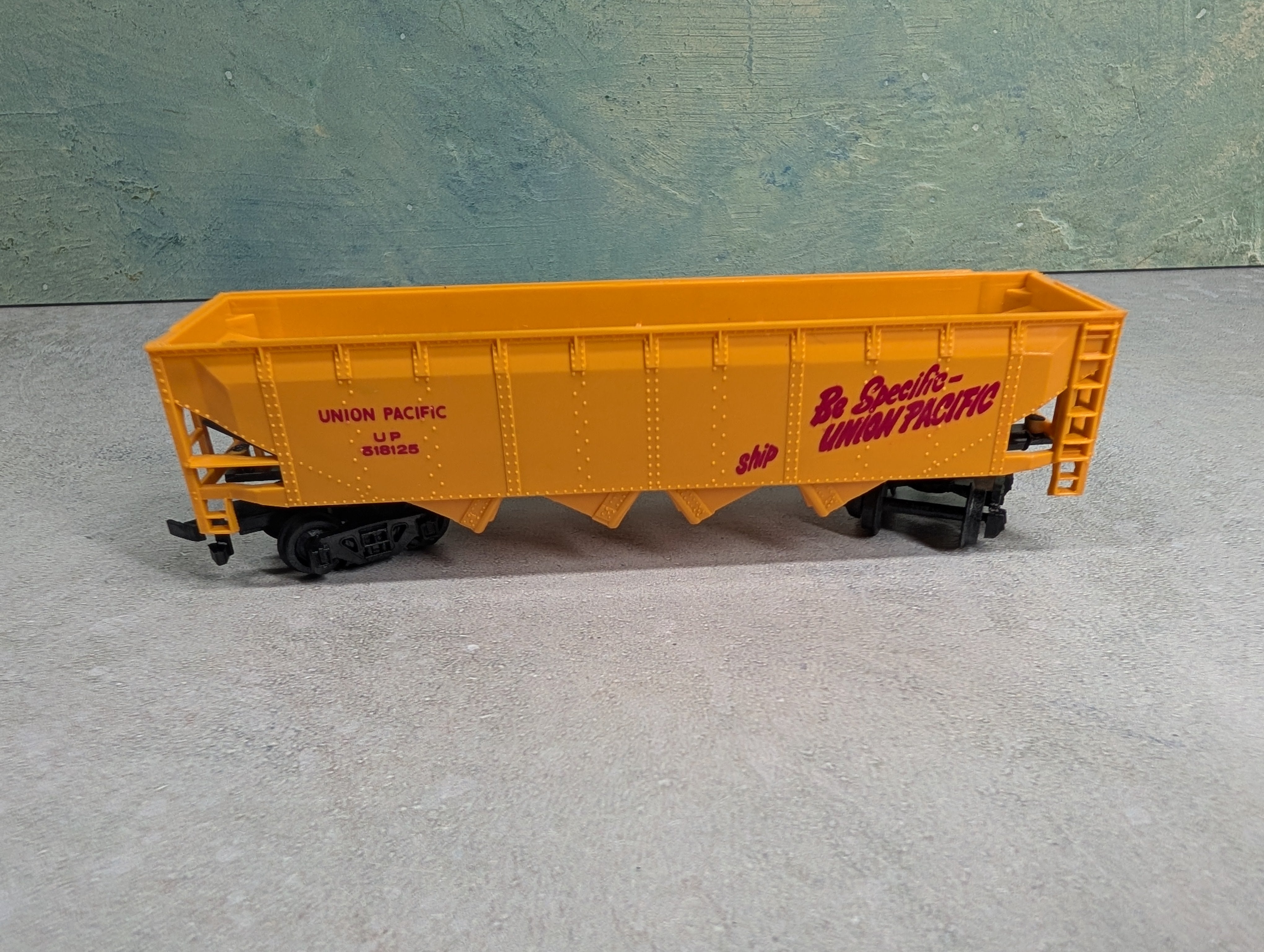 USED Bachmann HO Scale Quad Hopper Union Pacific #518125