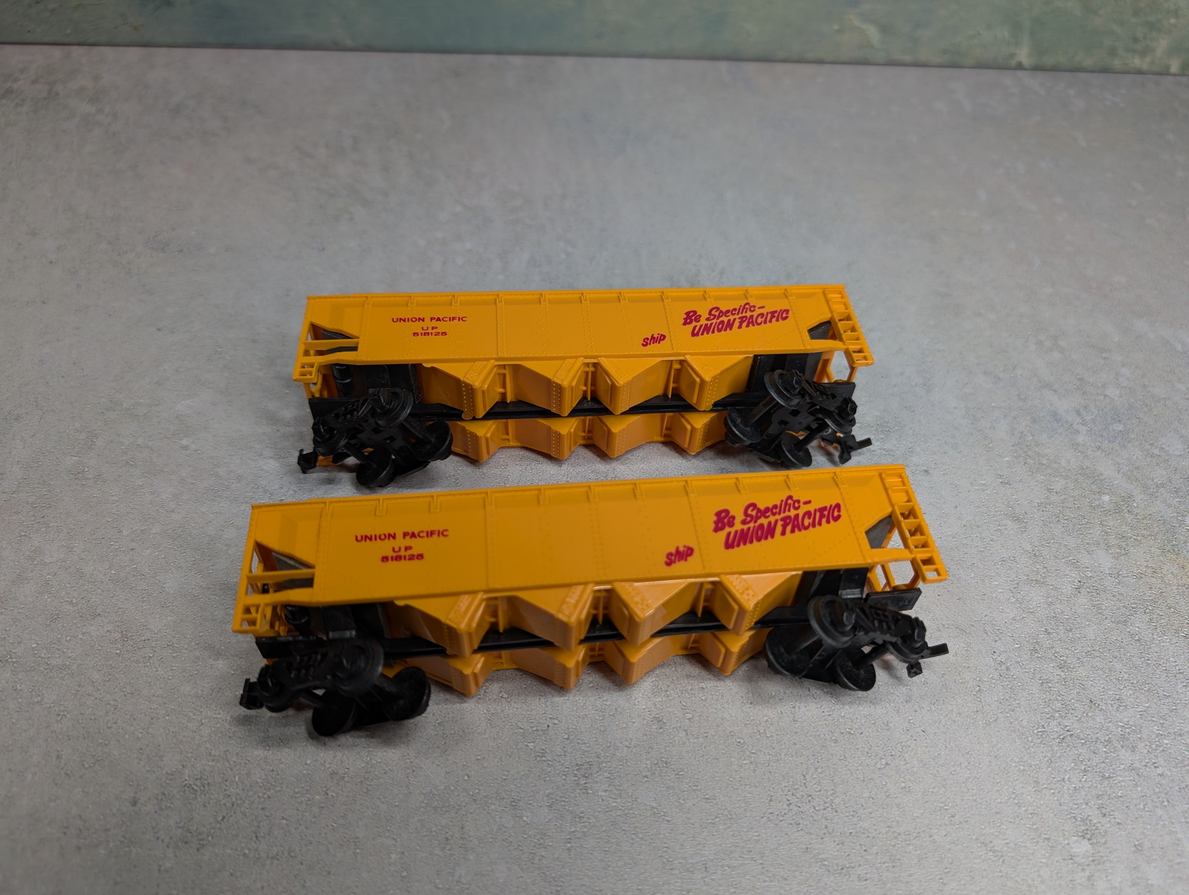 USED Bachmann HO Scale Lot of Quad Hoppers Union Pacific #518125 (2 pcs)
