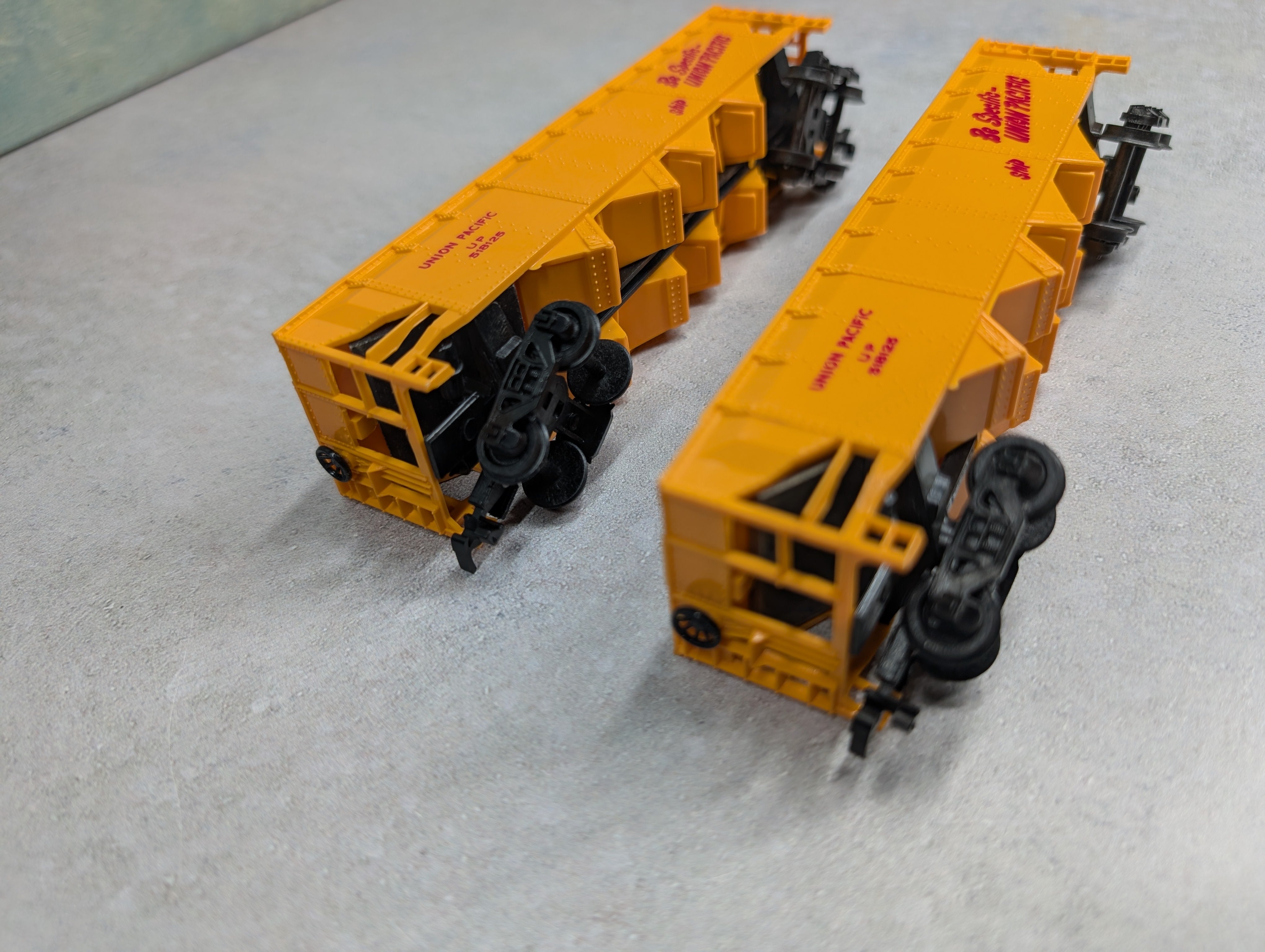 USED Bachmann HO Scale Lot of Quad Hoppers Union Pacific #518125 (2 pcs)