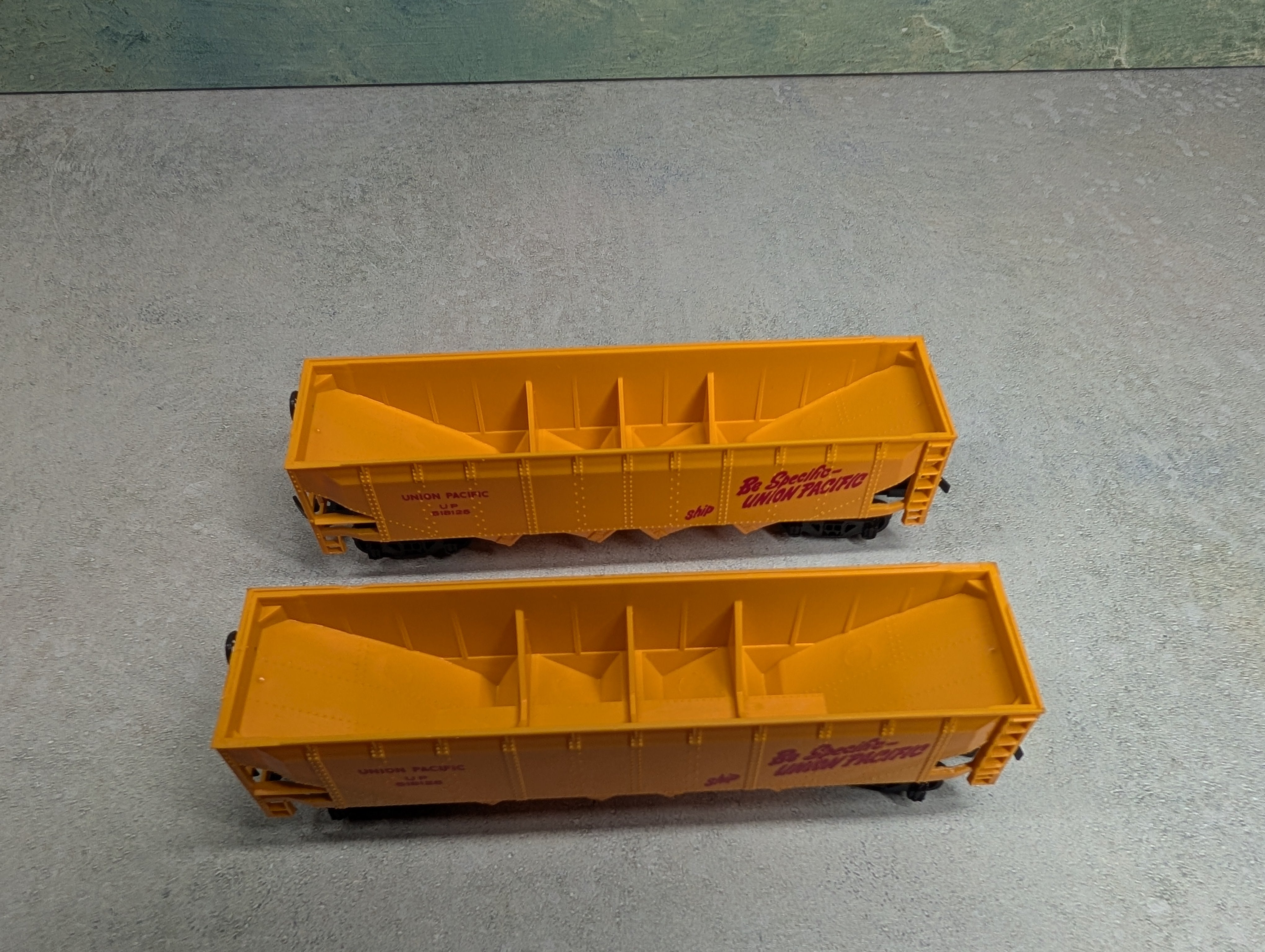 USED Bachmann HO Scale Lot of Quad Hoppers Union Pacific #518125 (2 pcs)