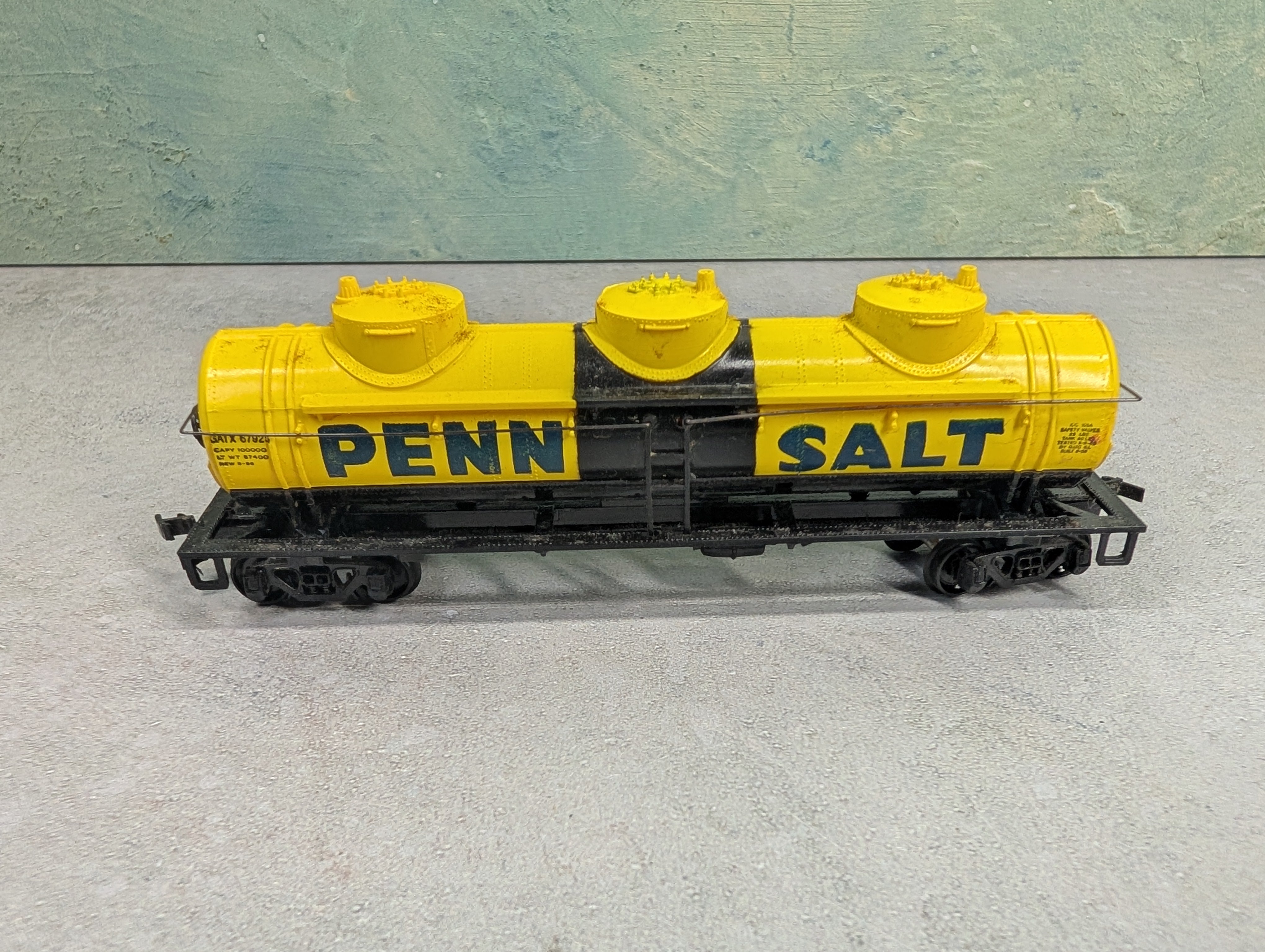 USED Bachmann HO Scale 3 Dome Tank Car Penn Salt GATX #67925