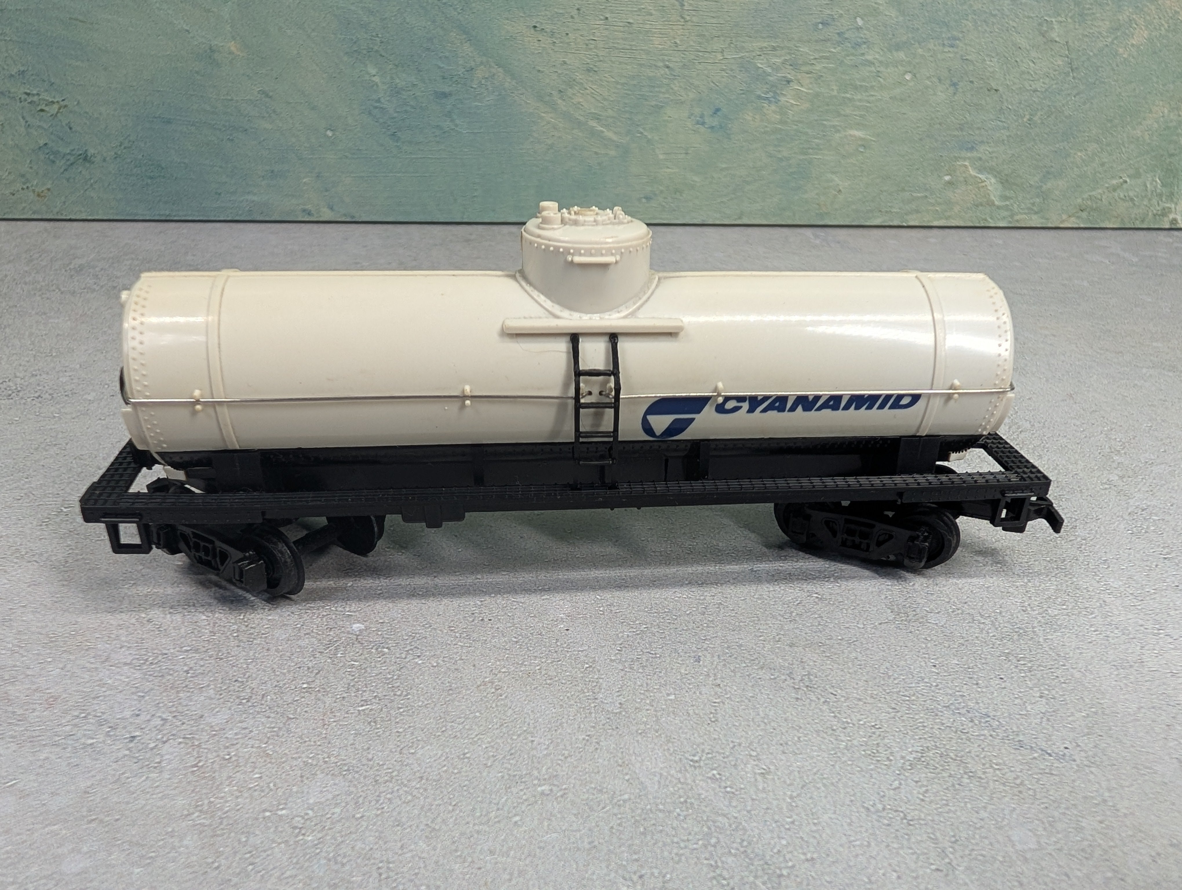 USED Bachmann HO Scale Single Dome Tank Car Cyanamid