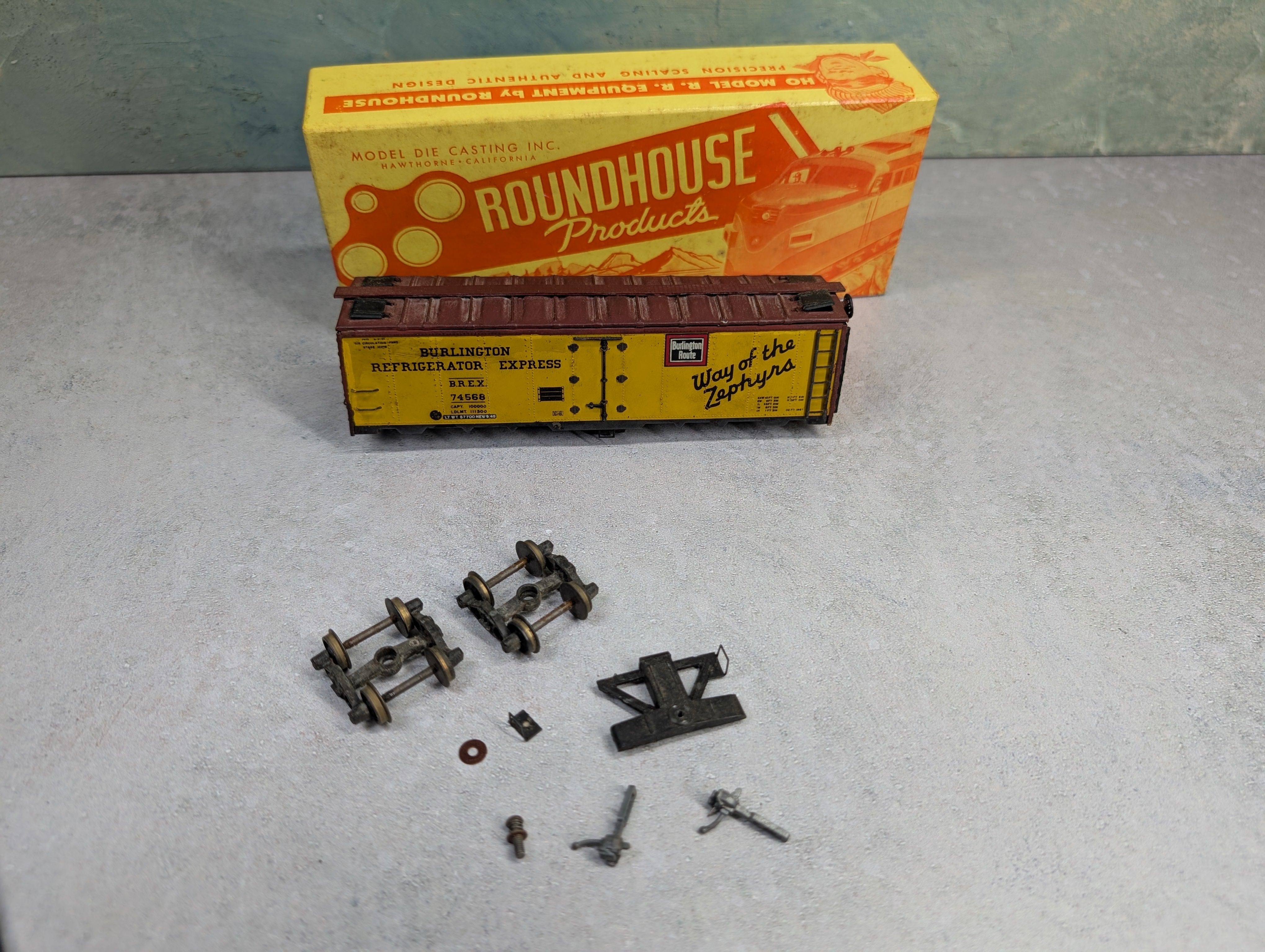 USED Roundhouse HO Scale 41' Reefer Box Car Burlington BREX #74568 KIT