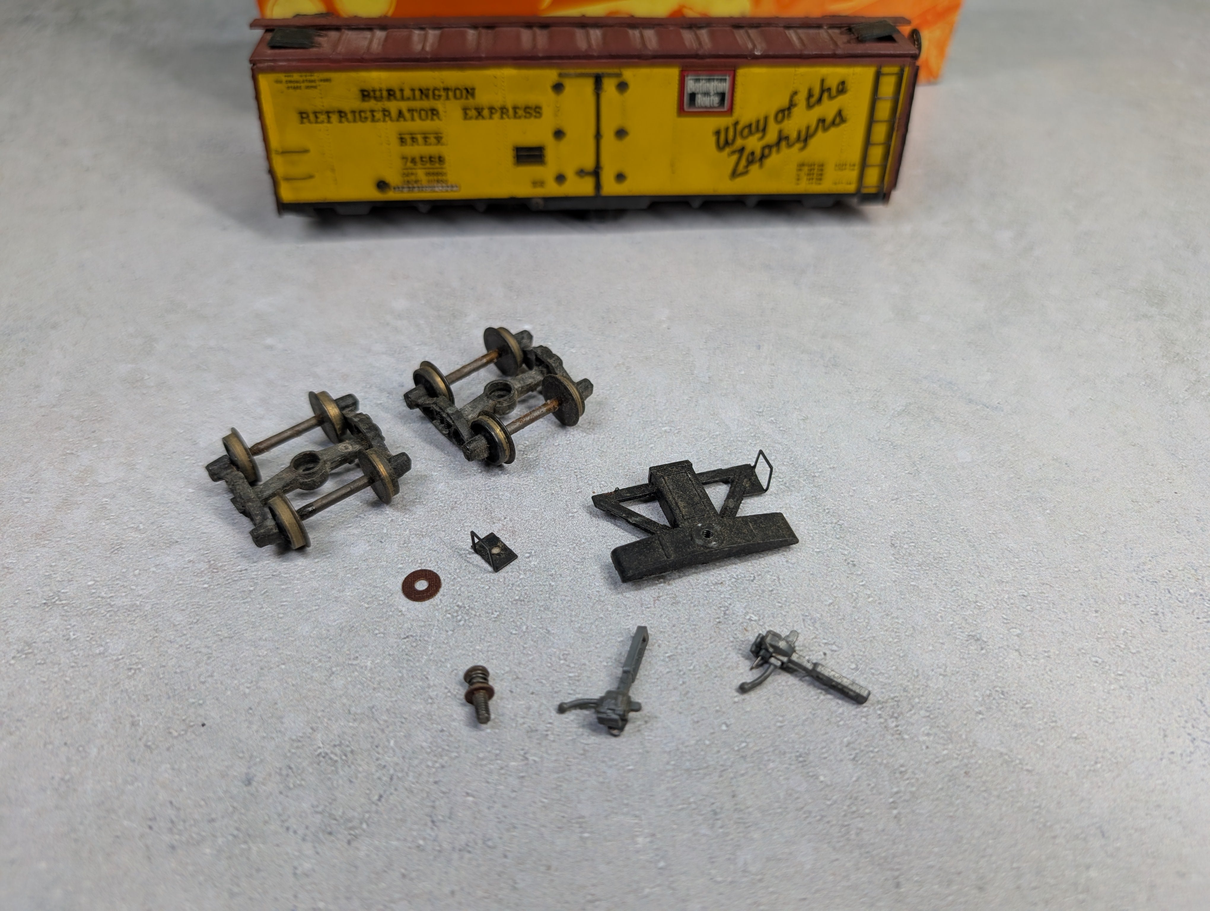 USED Roundhouse HO Scale 41' Reefer Box Car Burlington BREX #74568 KIT