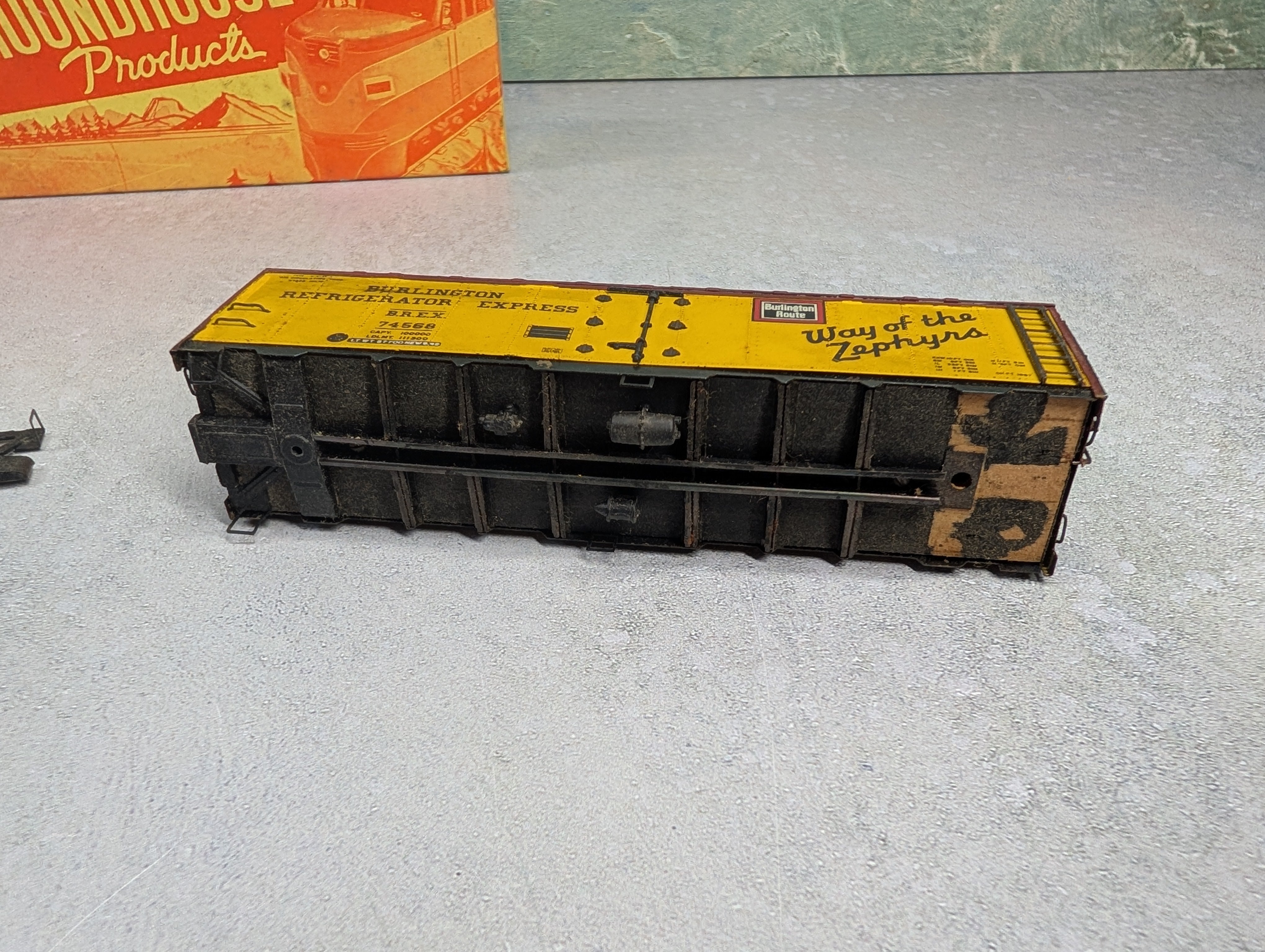 USED Roundhouse HO Scale 41' Reefer Box Car Burlington BREX #74568 KIT