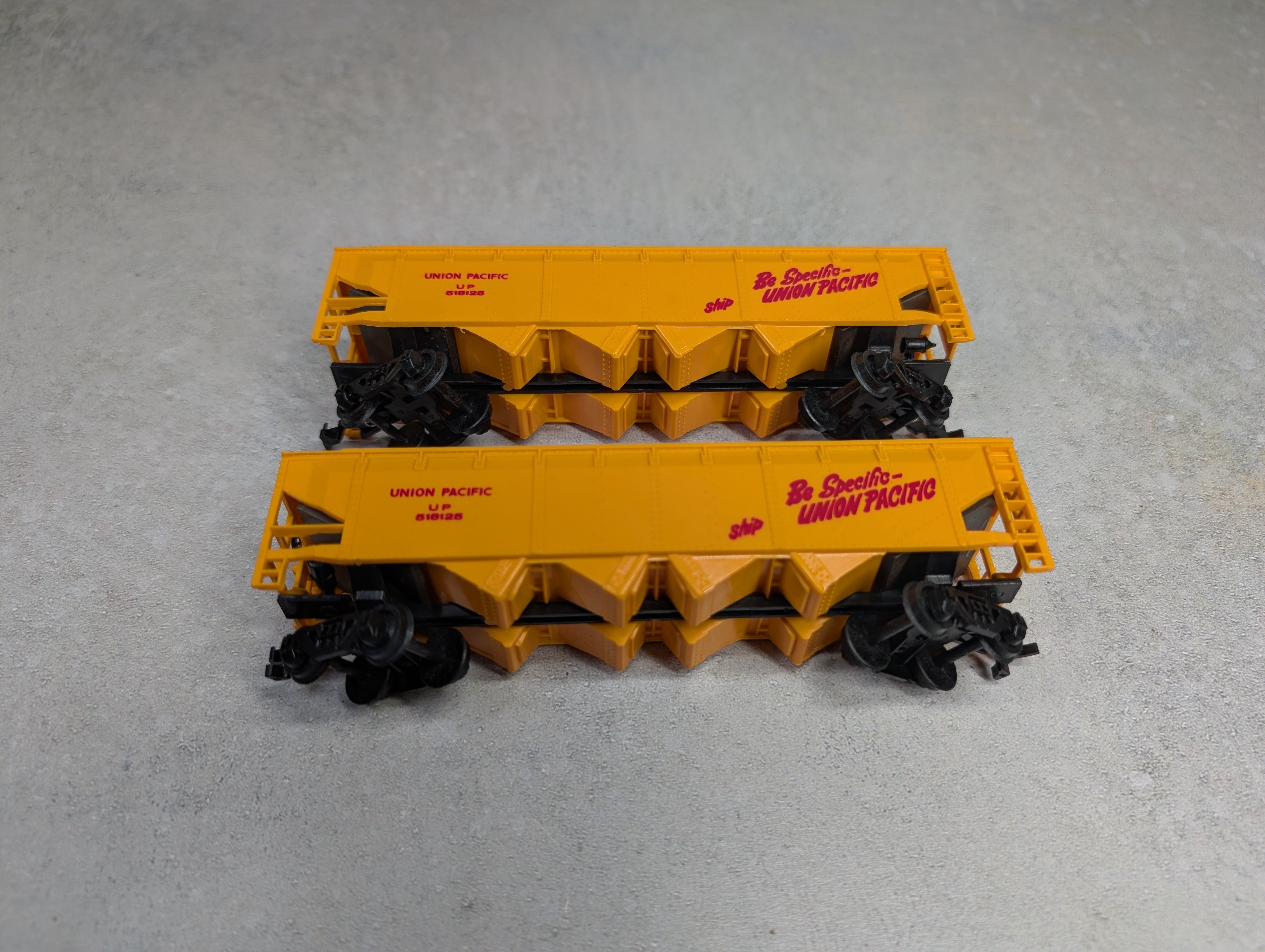 USED Bachmann HO Scale Lot of Quad Hoppers Union Pacific #518125 (2 pcs)