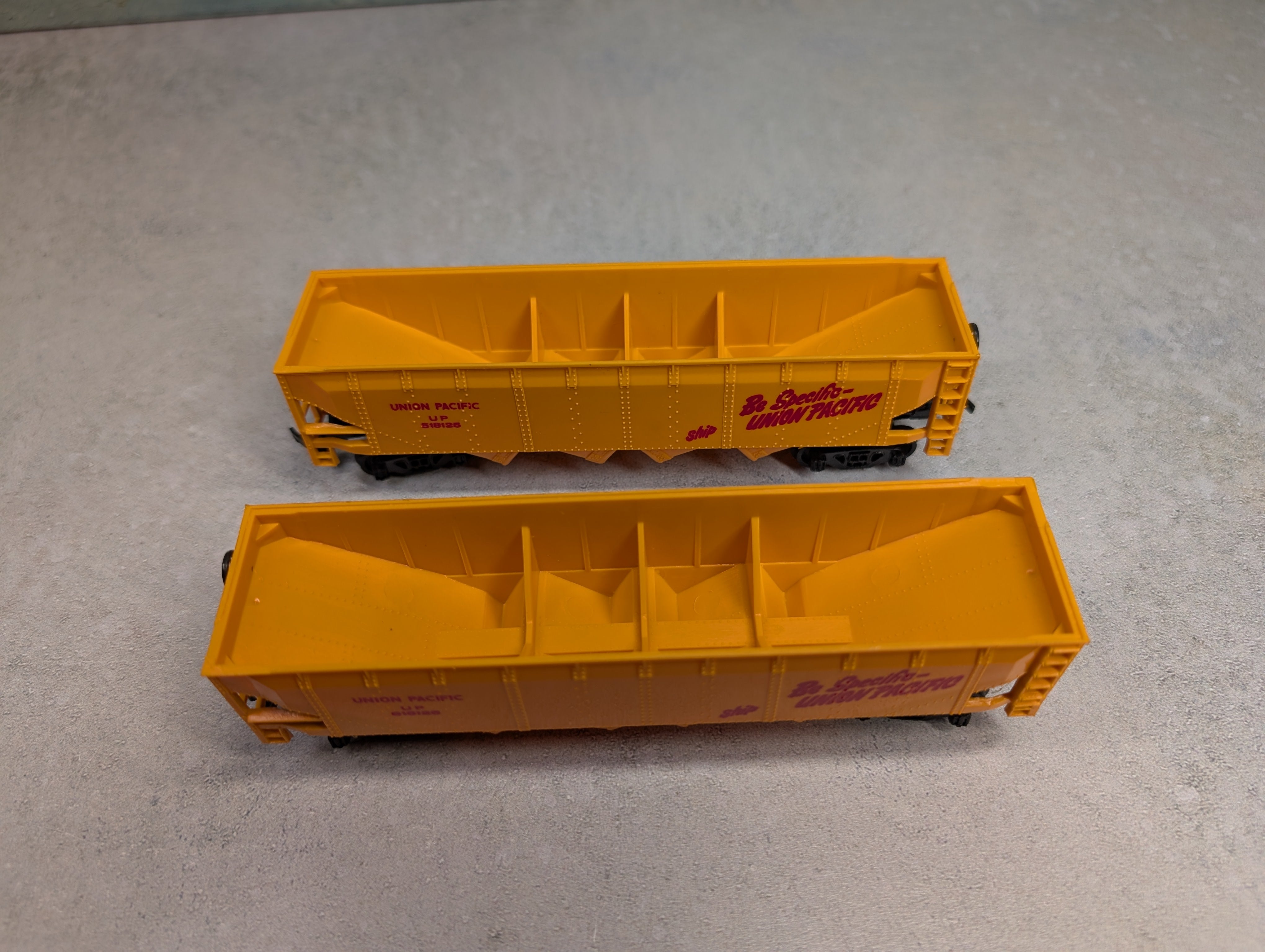USED Bachmann HO Scale Lot of Quad Hoppers Union Pacific #518125 (2 pcs)
