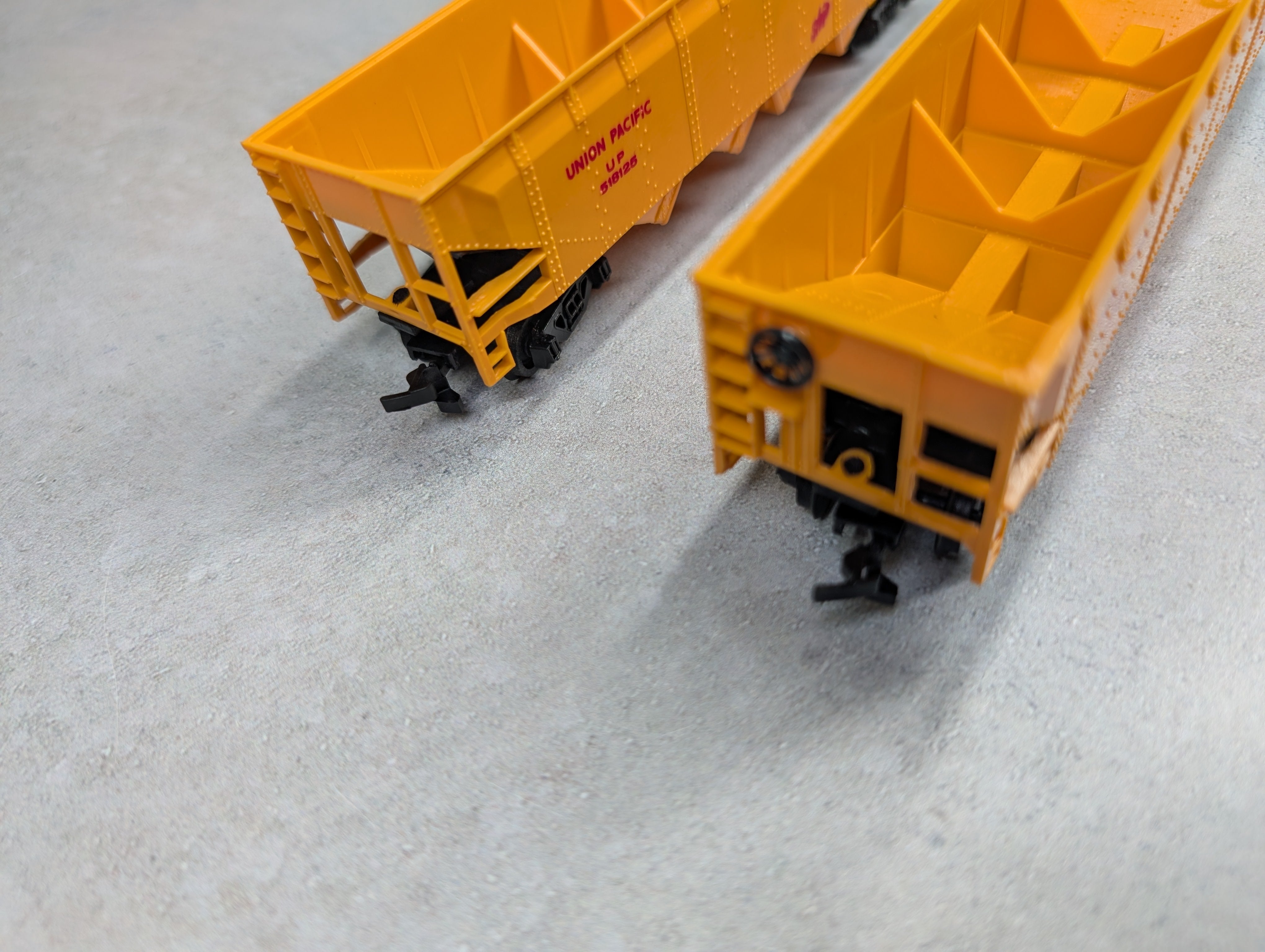 USED Bachmann HO Scale Lot of Quad Hoppers Union Pacific #518125 (2 pcs)