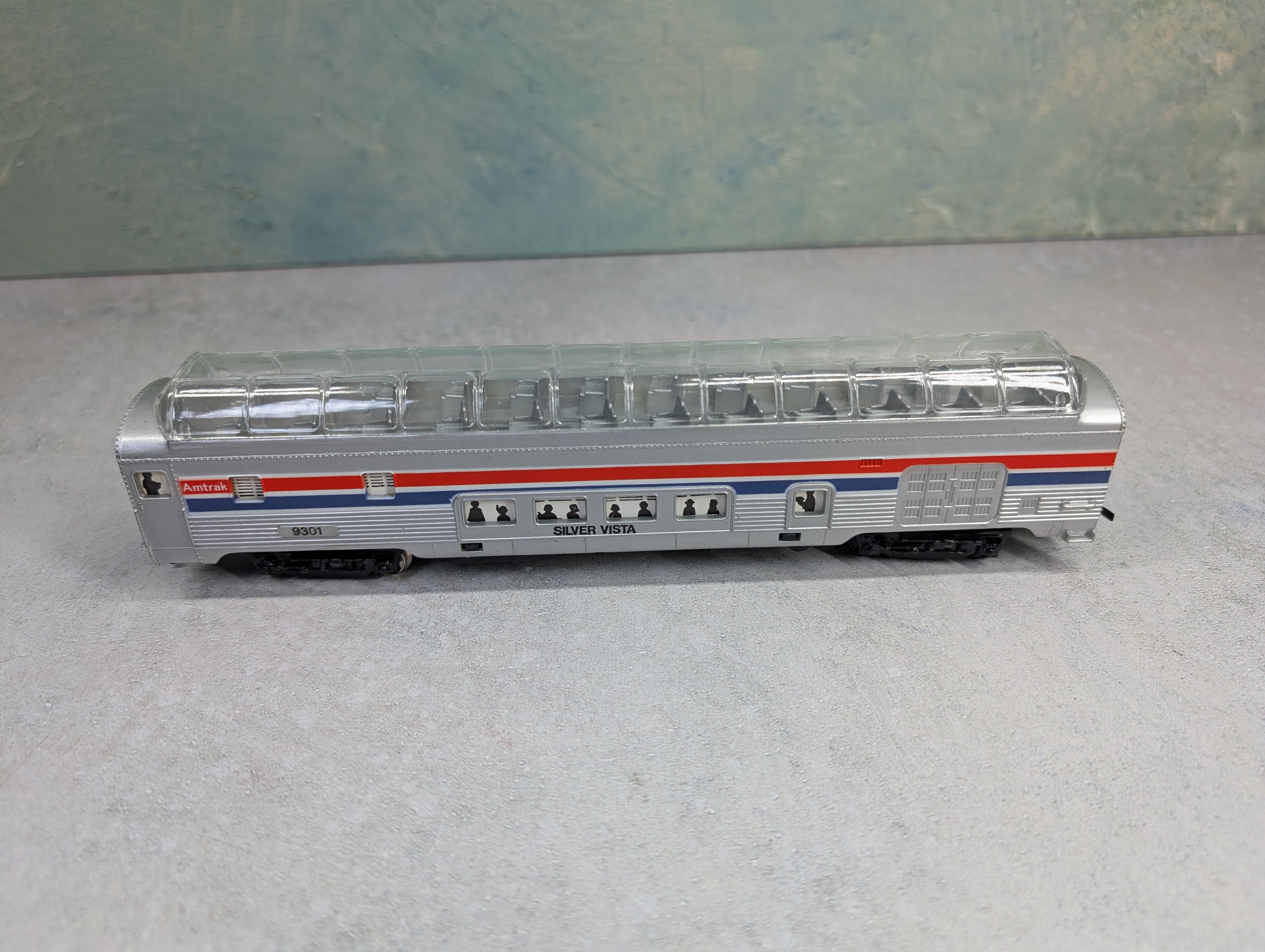 USED Life-Like 8878 HO Scale Dome Passenger Car Amtrak #9301