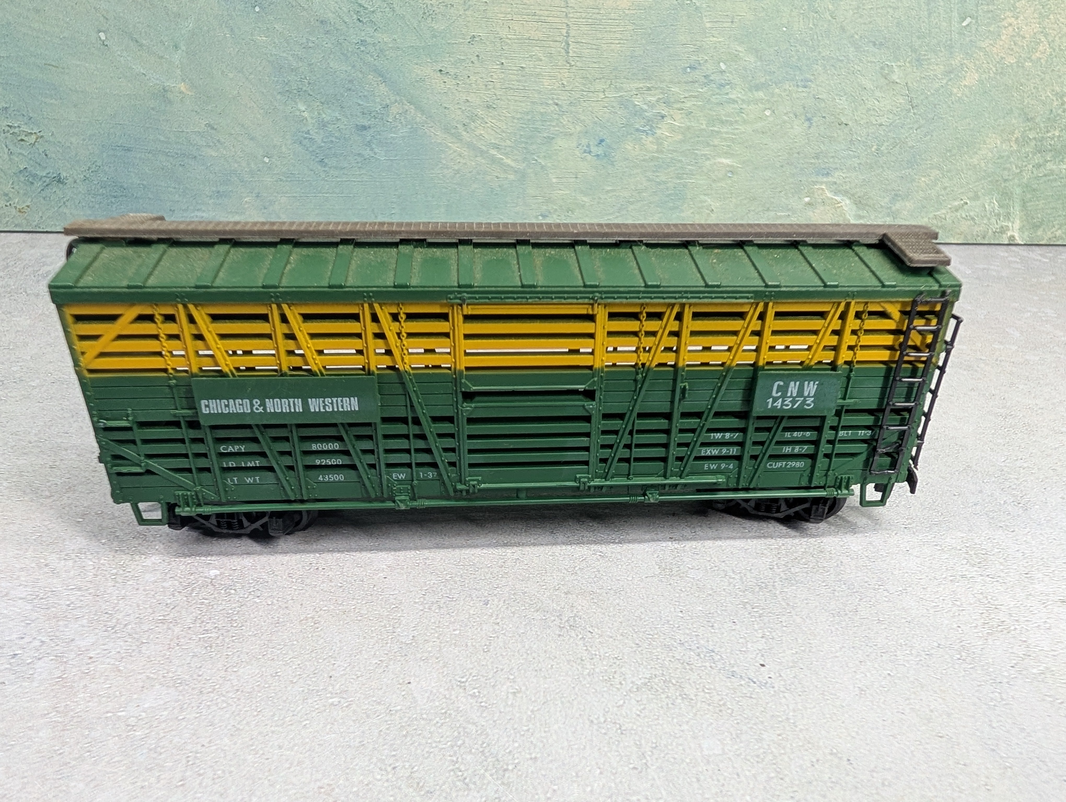 USED Roco HO Scale Cattle Stock Car Chicago & North Western CNW #14373
