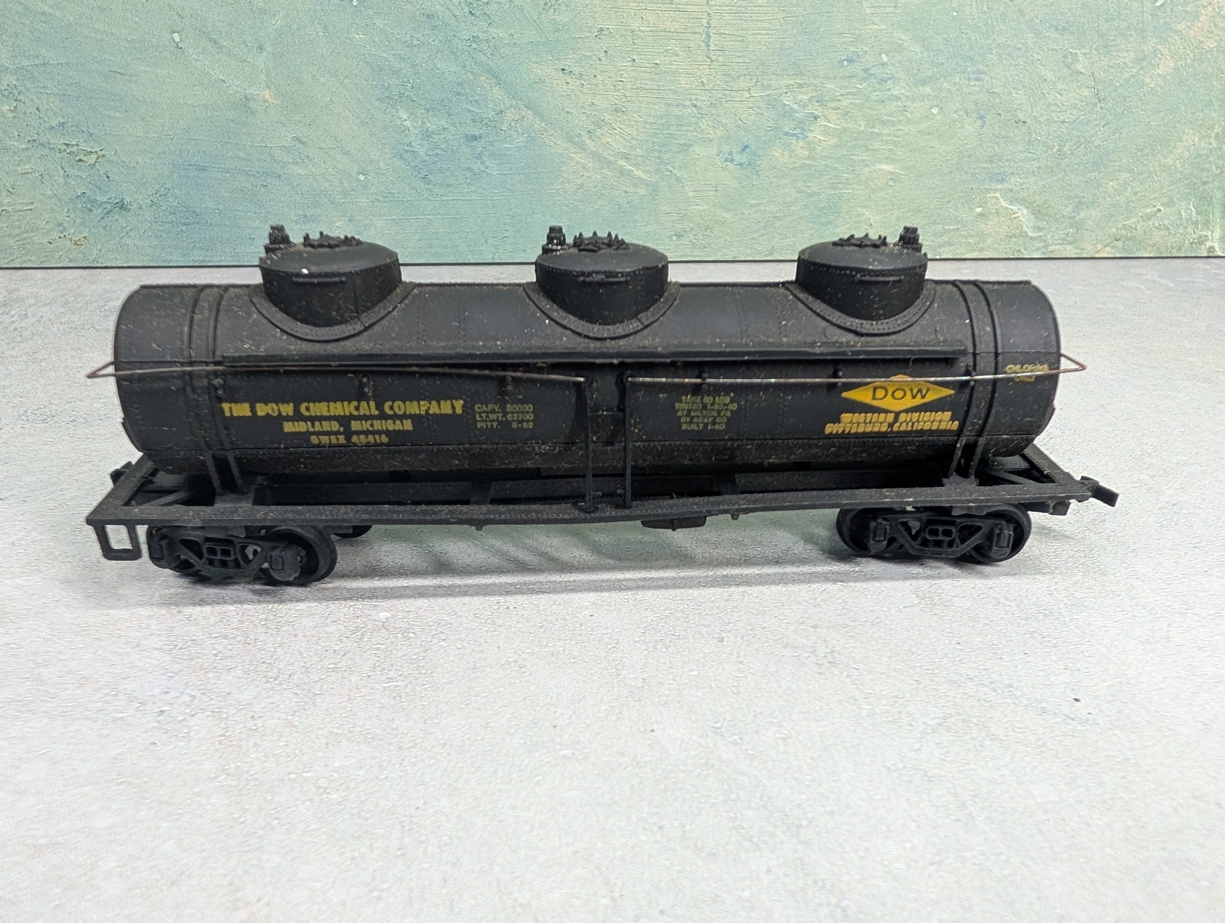 USED Lionel HO Scale Triple Dome Tank Car DOW #48416