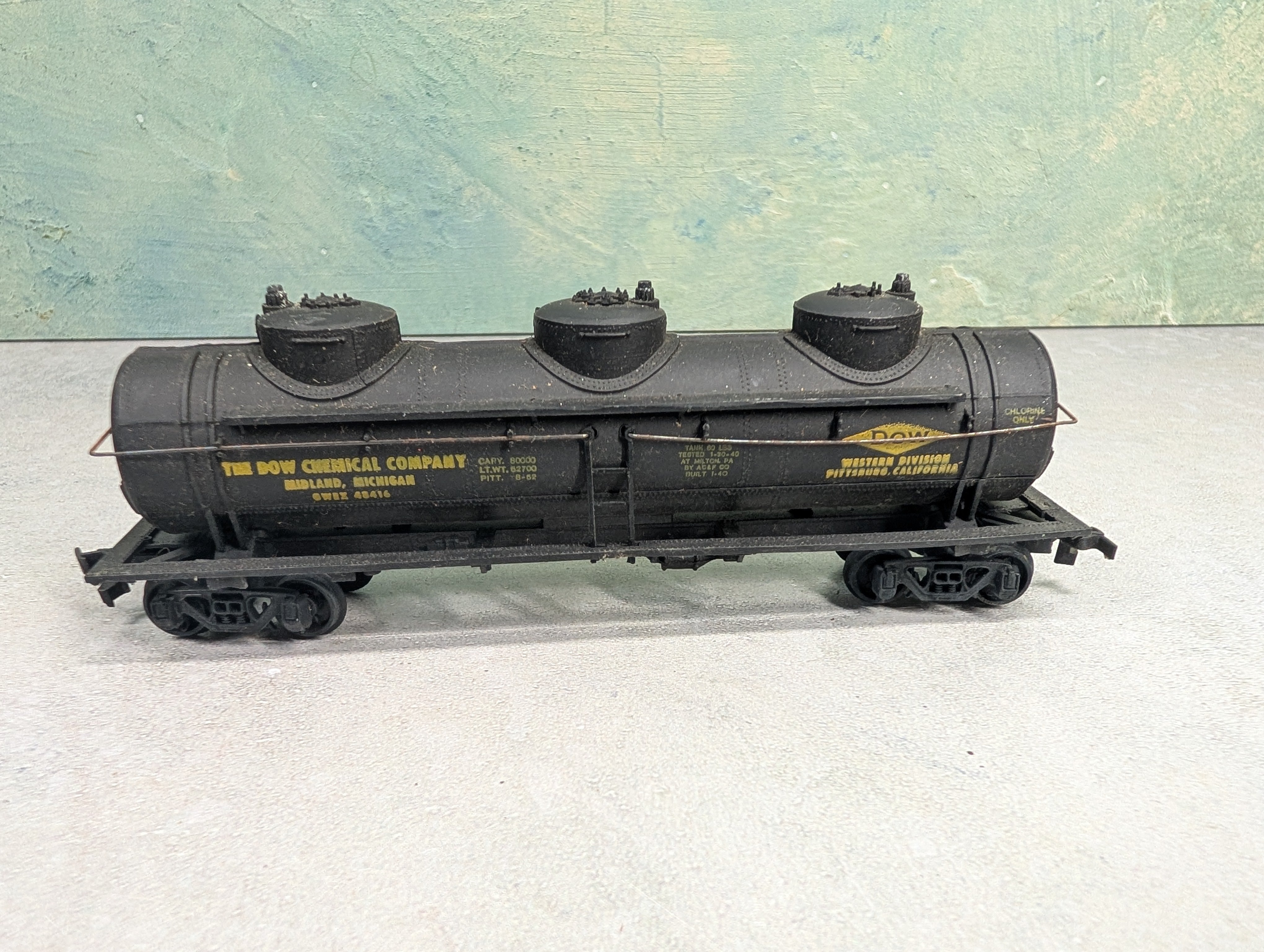 USED Lionel HO Scale Triple Dome Tank Car DOW #48416