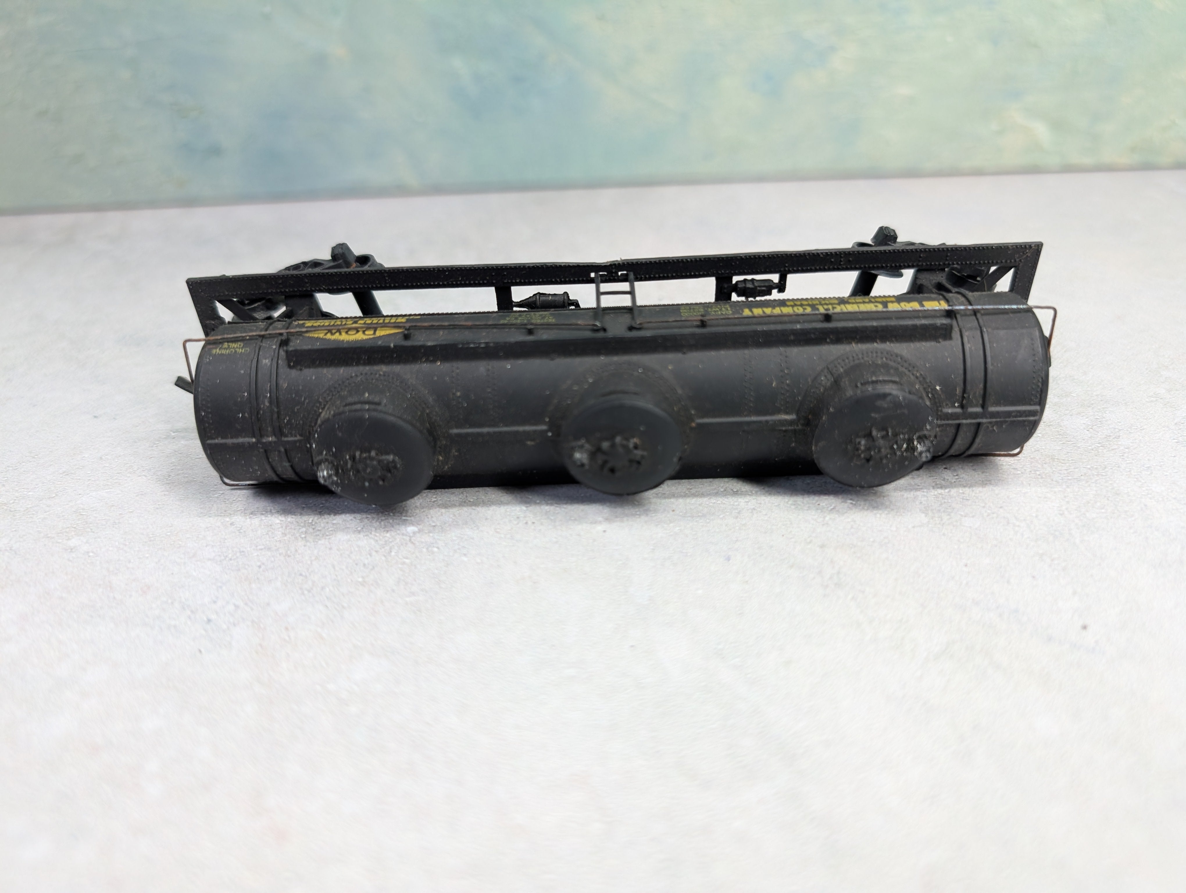 USED Lionel HO Scale Triple Dome Tank Car DOW #48416