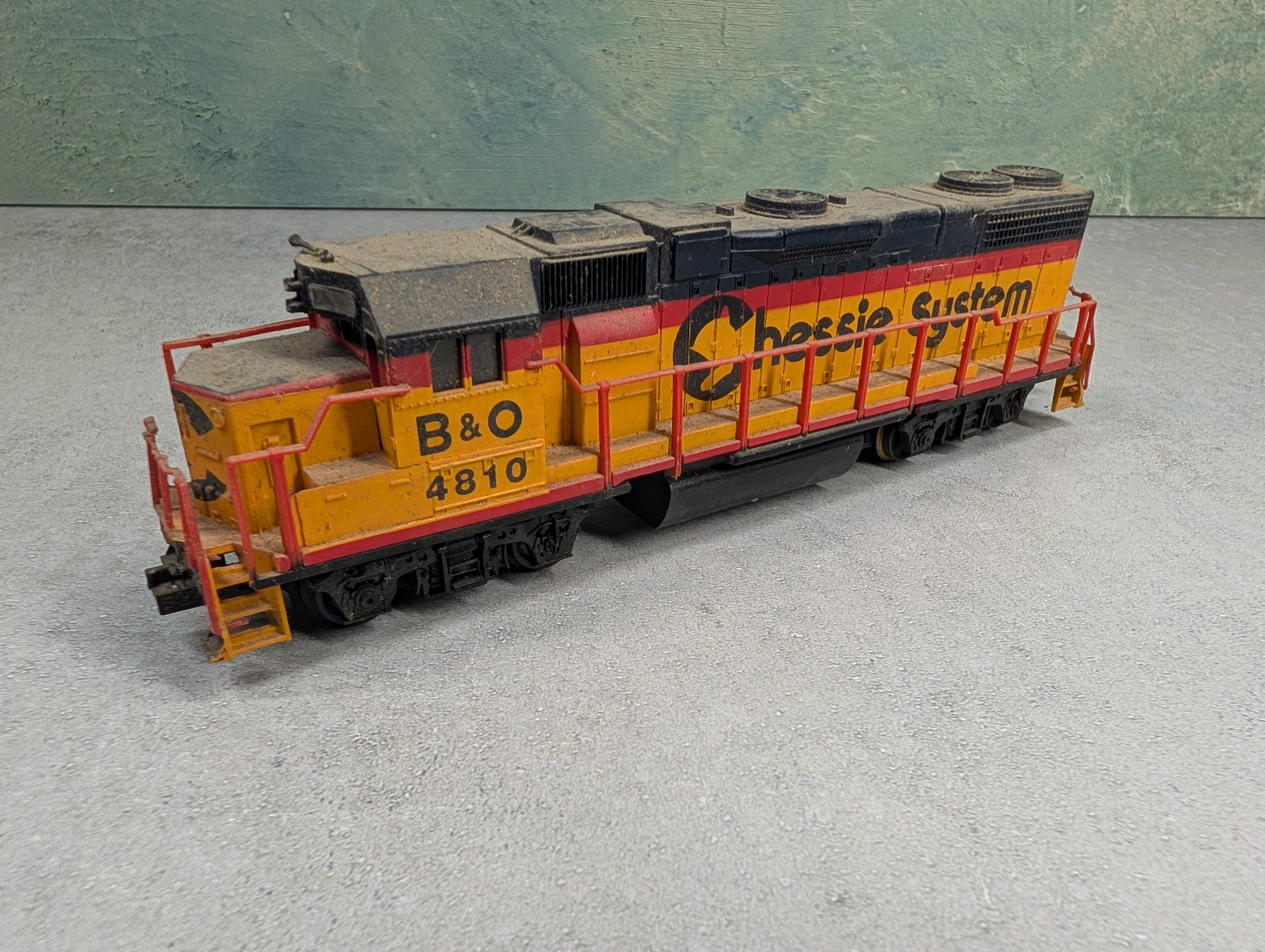 USED Life-Like HO Scale GP-38 Diesel Locomotive Chessie System B&O #4810 Runs DC