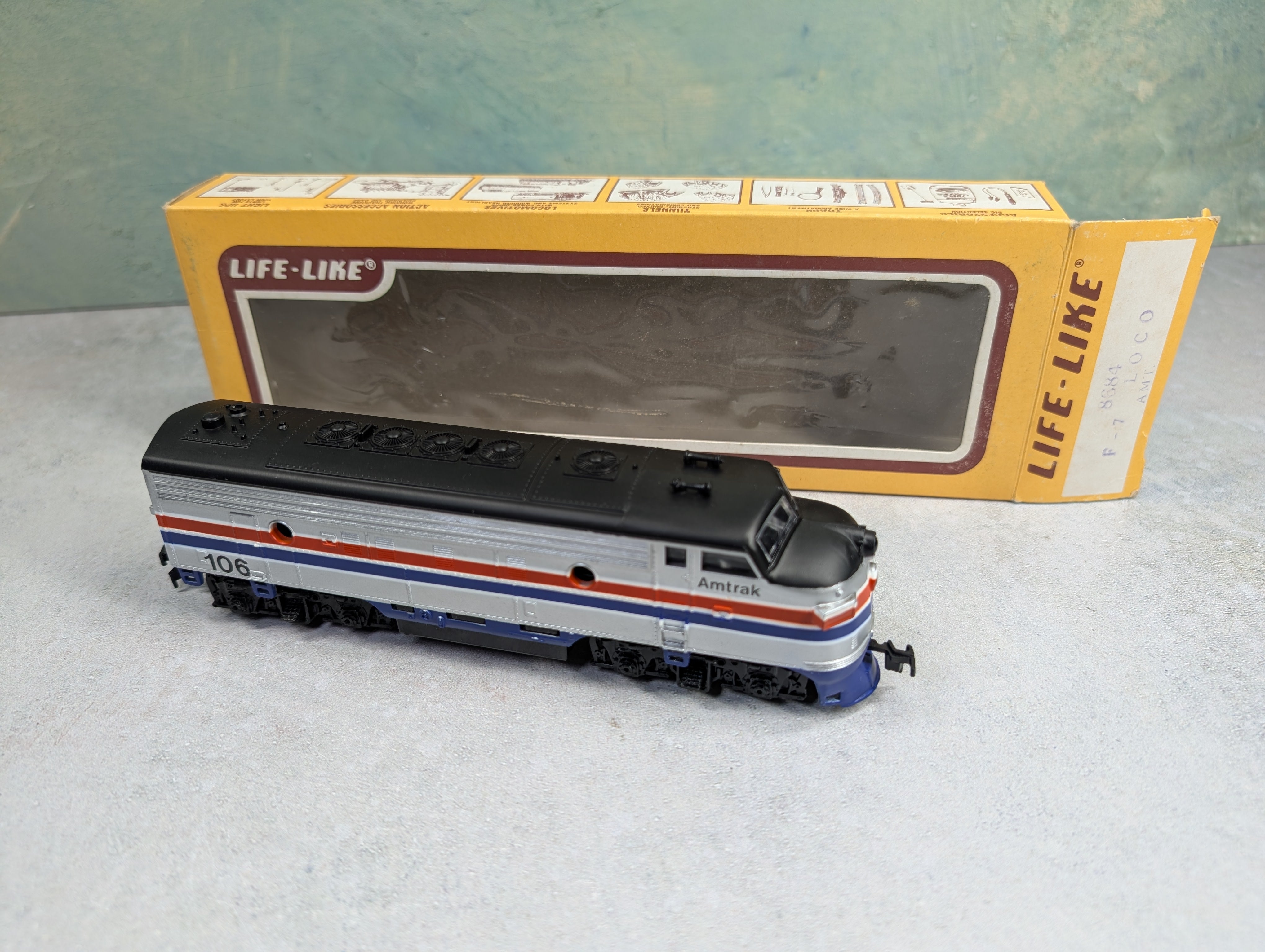 USED Life-Like HO Scale F7A Diesel Locomotive Amtrak #106 Runs Great DC