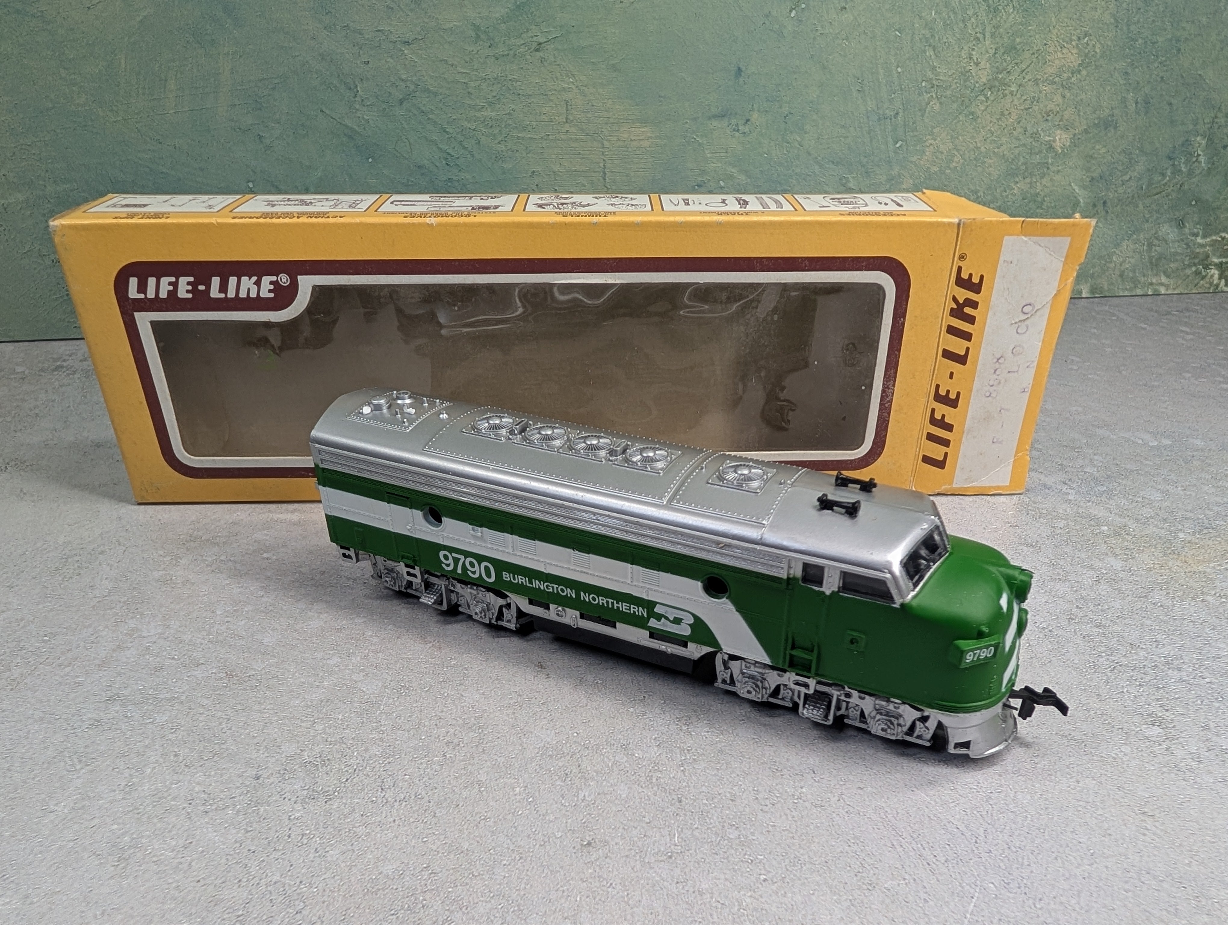 USED Life-Like HO Scale F7A Diesel Locomotive Burlington Northern #9790 Runs Great DC