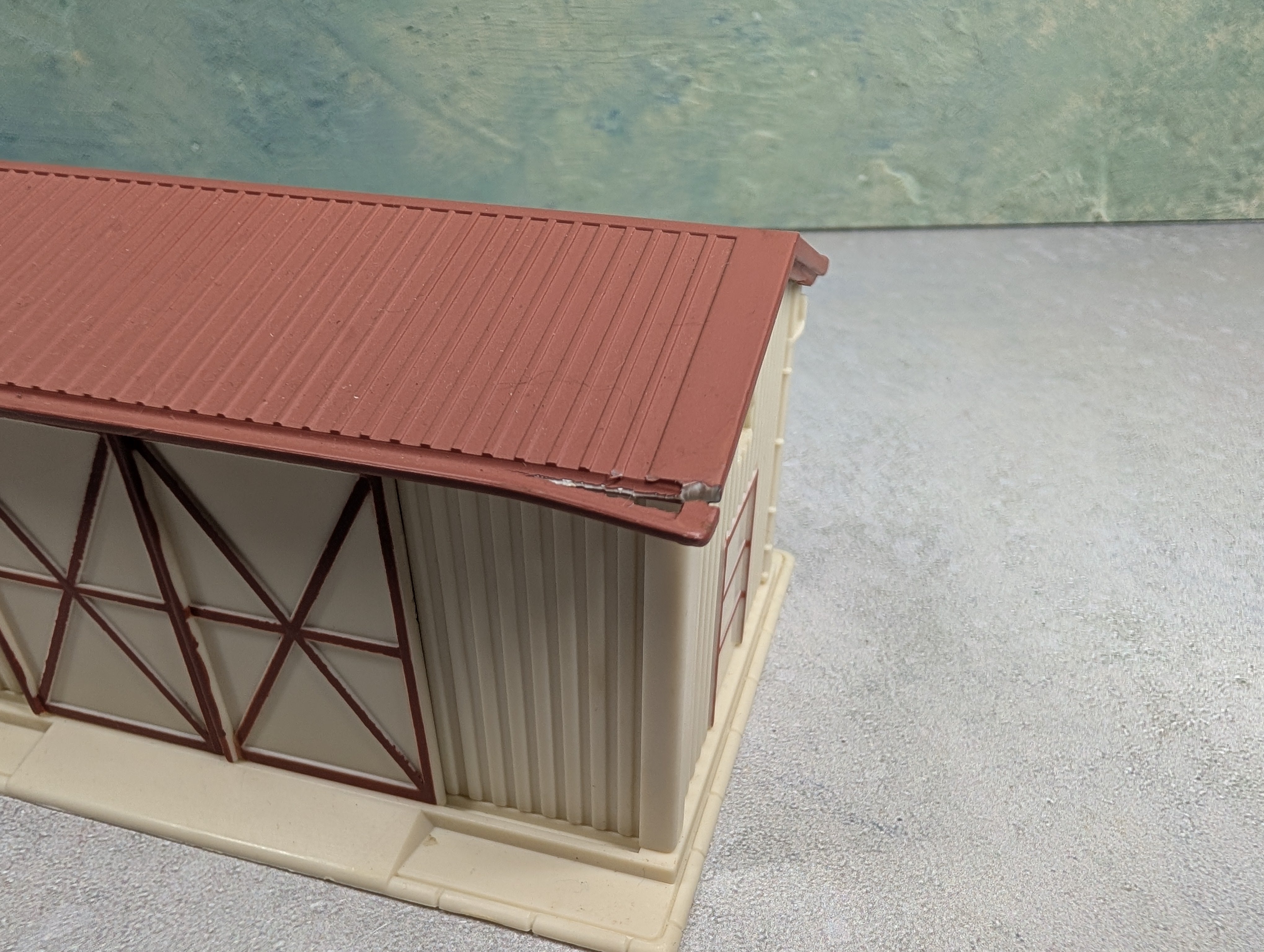 USED IHC HO Scale Large Equipment Shed
