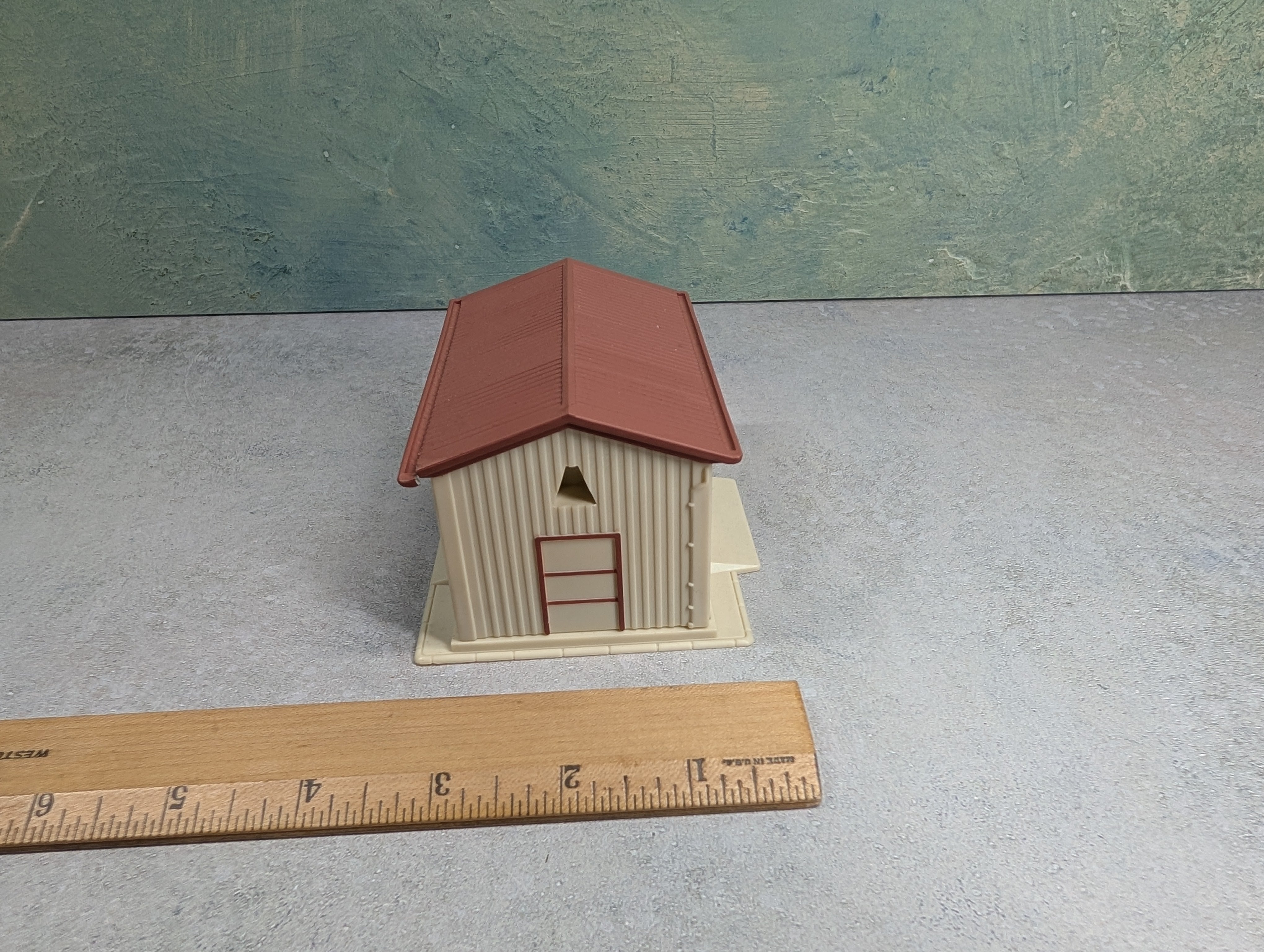 USED IHC HO Scale Large Equipment Shed