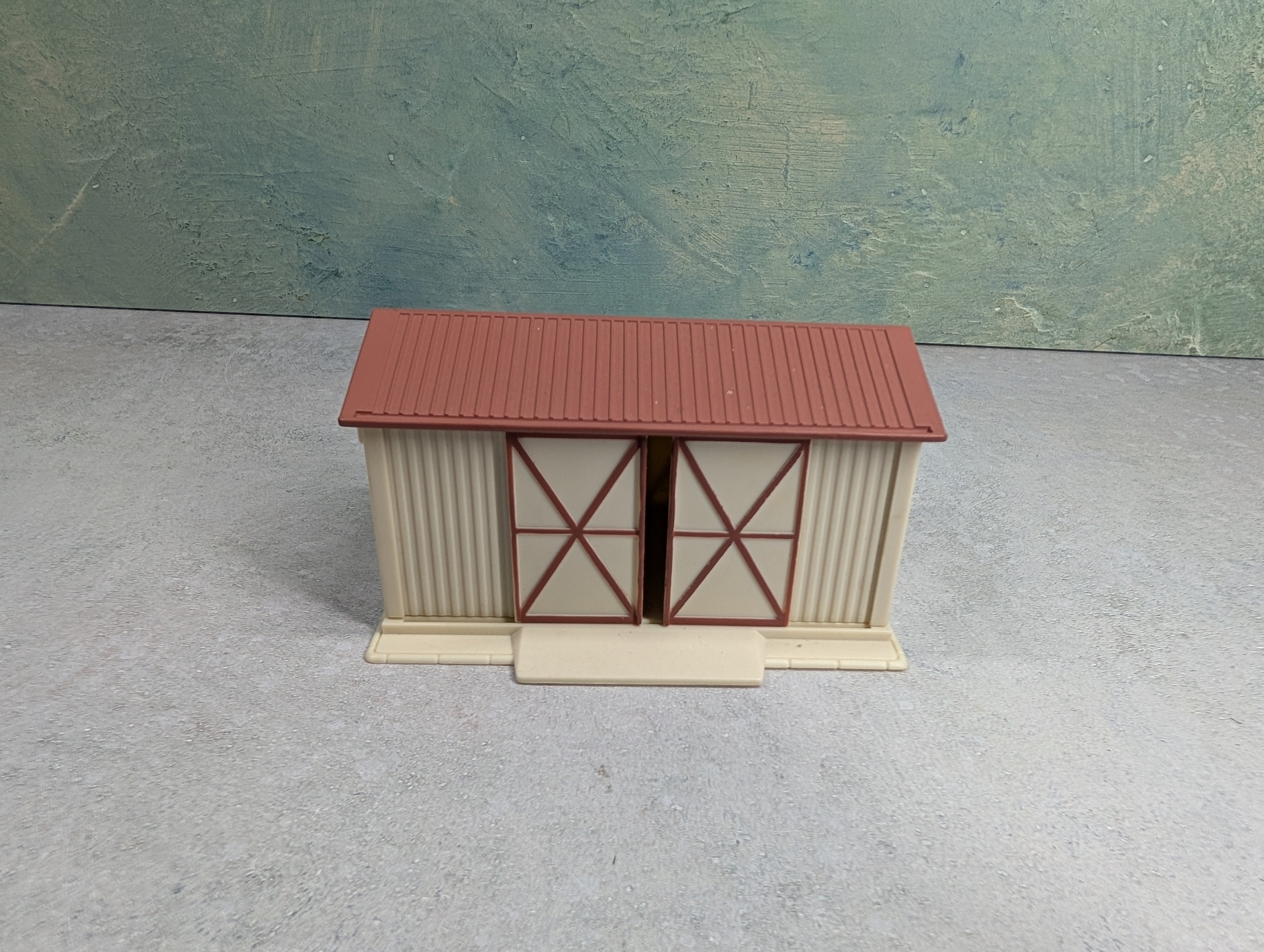 USED IHC HO Scale Large Equipment Shed