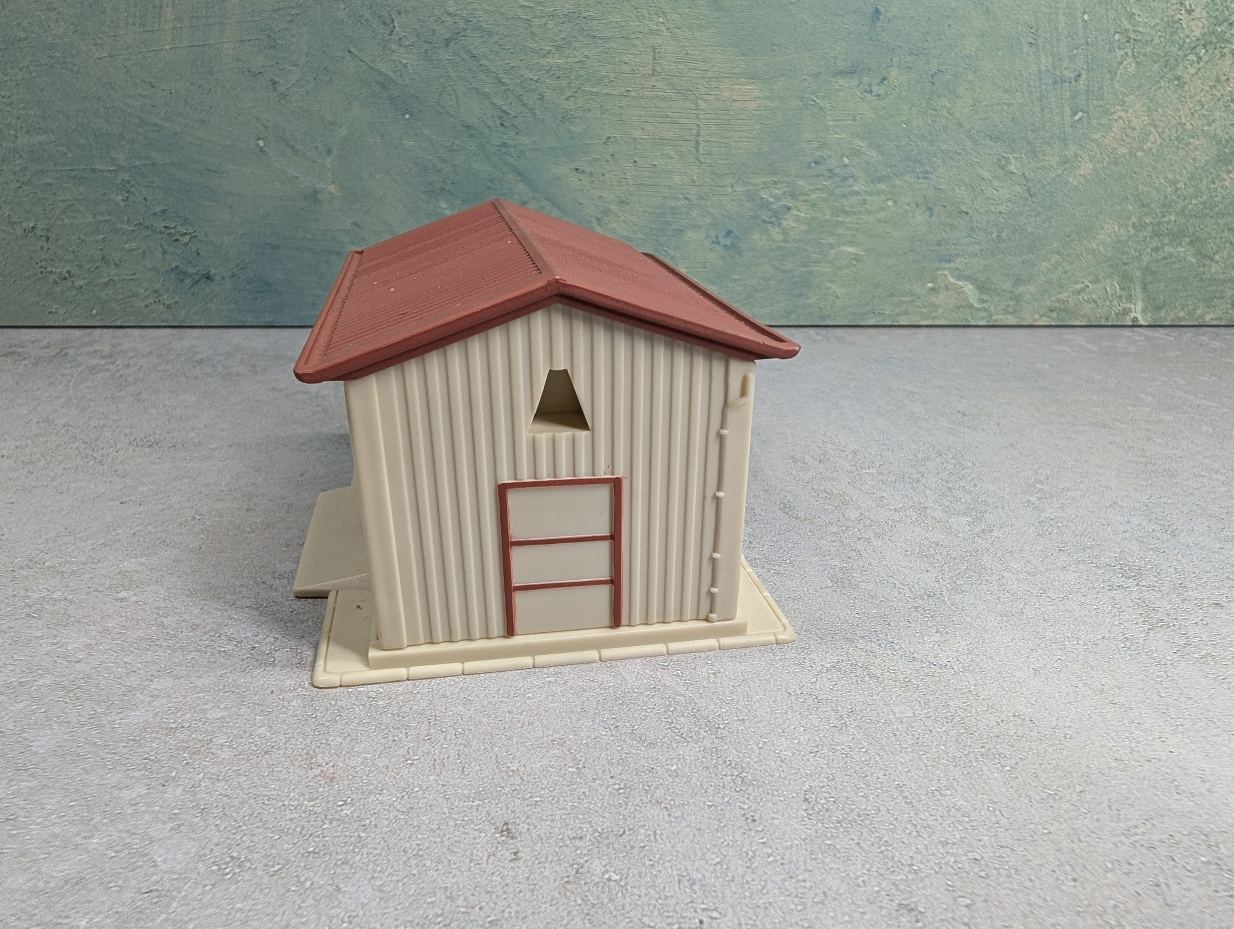 USED IHC HO Scale Large Equipment Shed