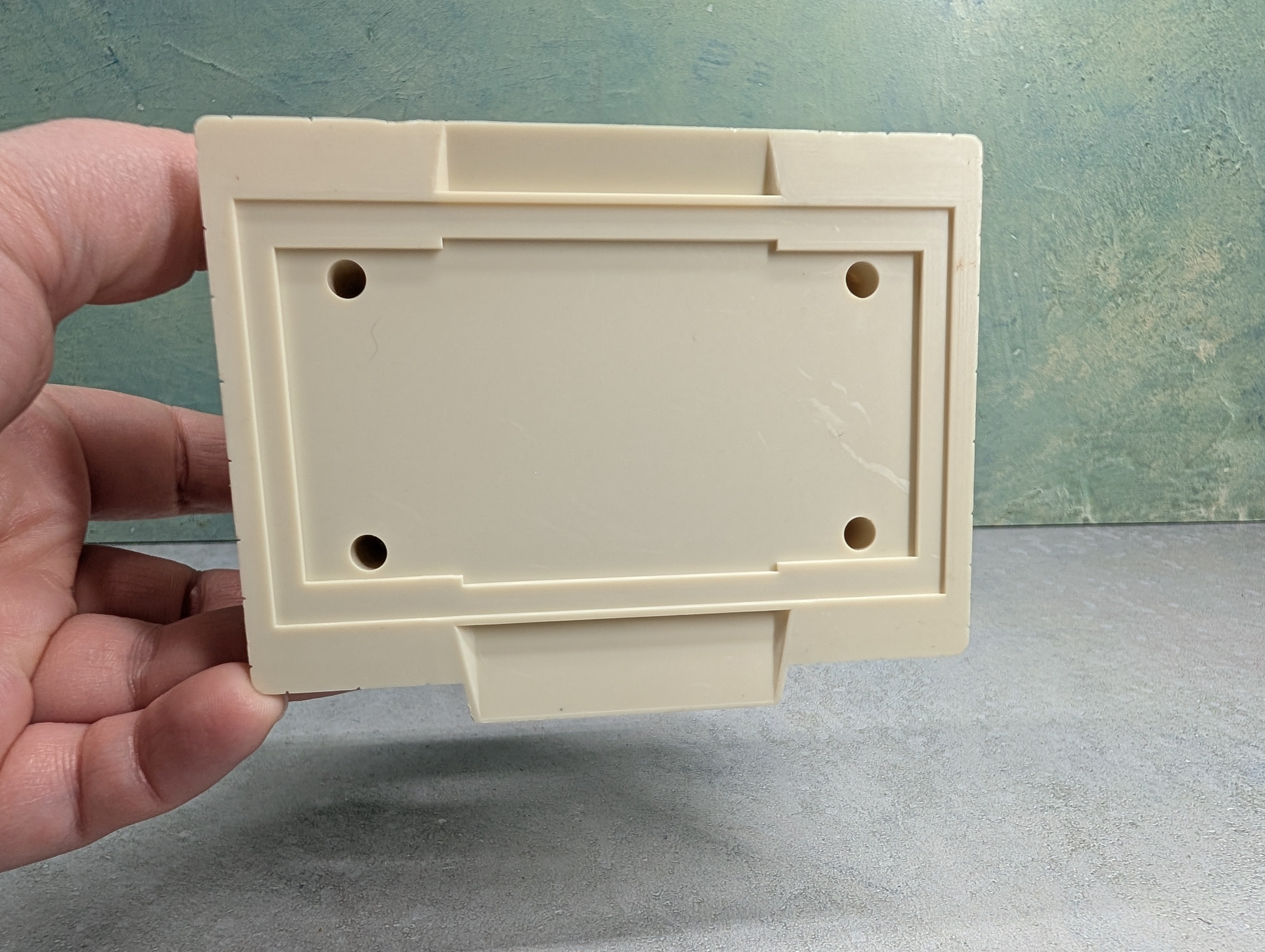 USED IHC HO Scale Large Equipment Shed