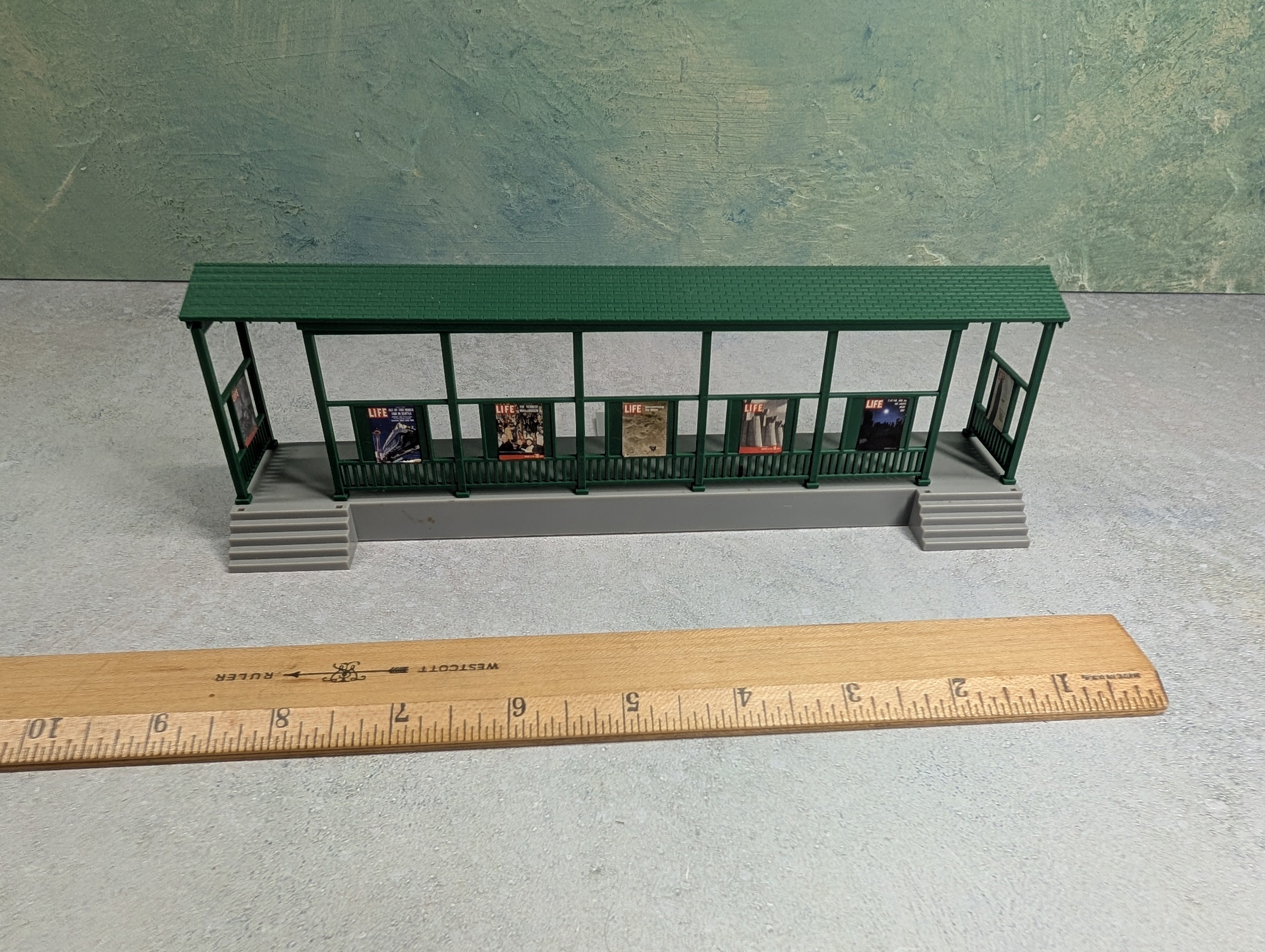 USED Life-Like HO Scale Commuter Passenger Station