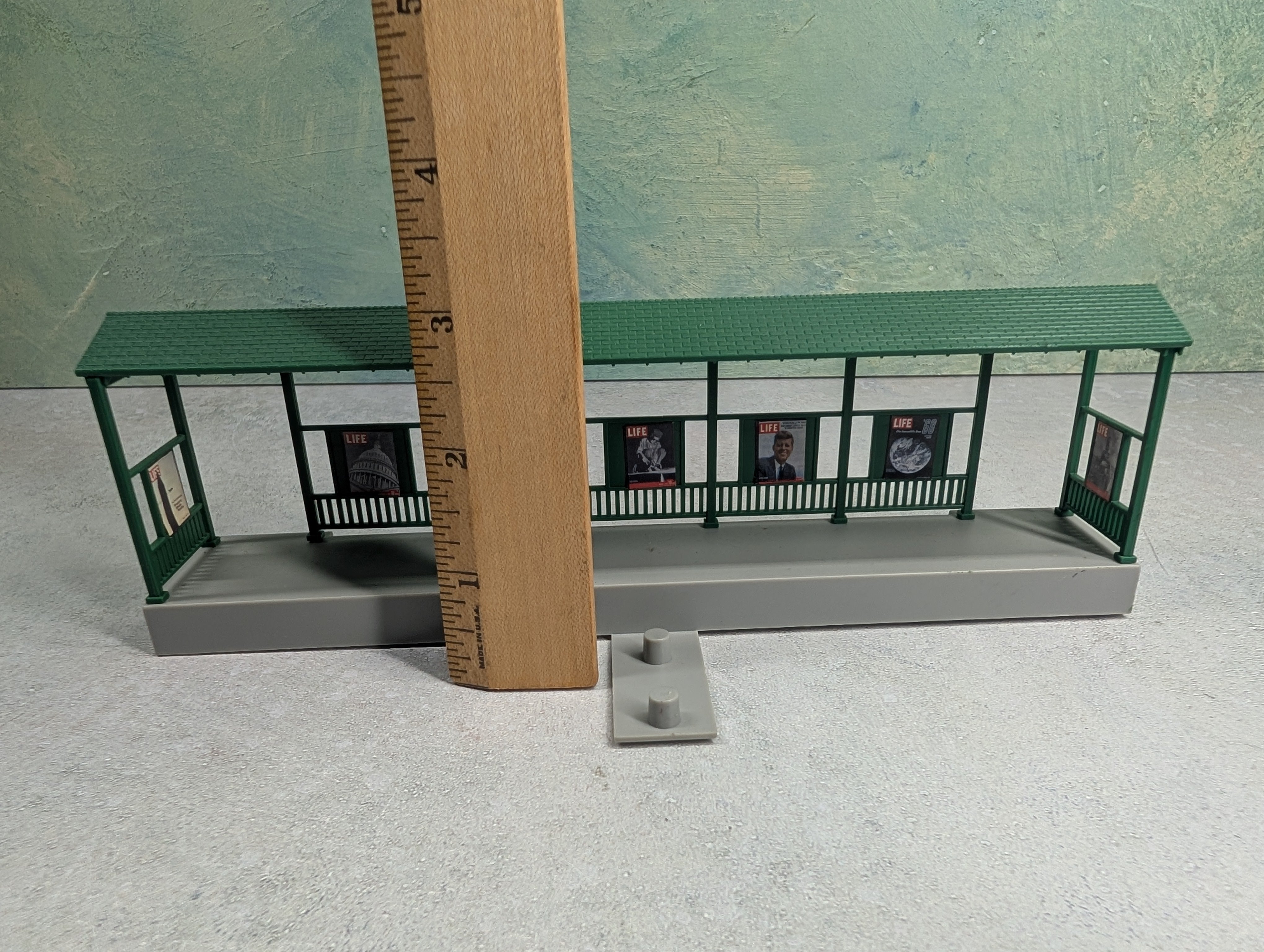 USED Life-Like HO Scale Commuter Passenger Station