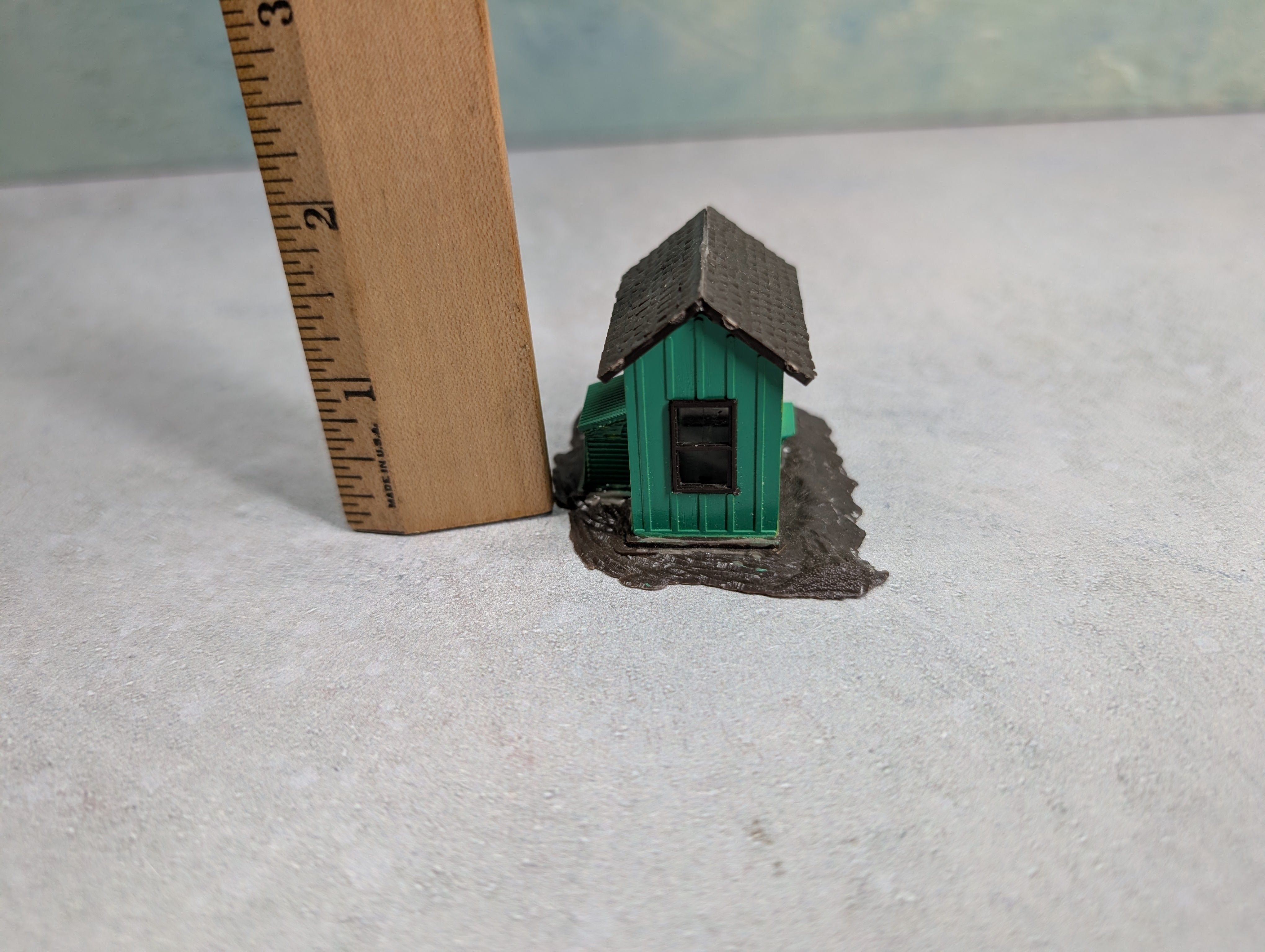 USED HO Scale Small Green Shed, Shanty