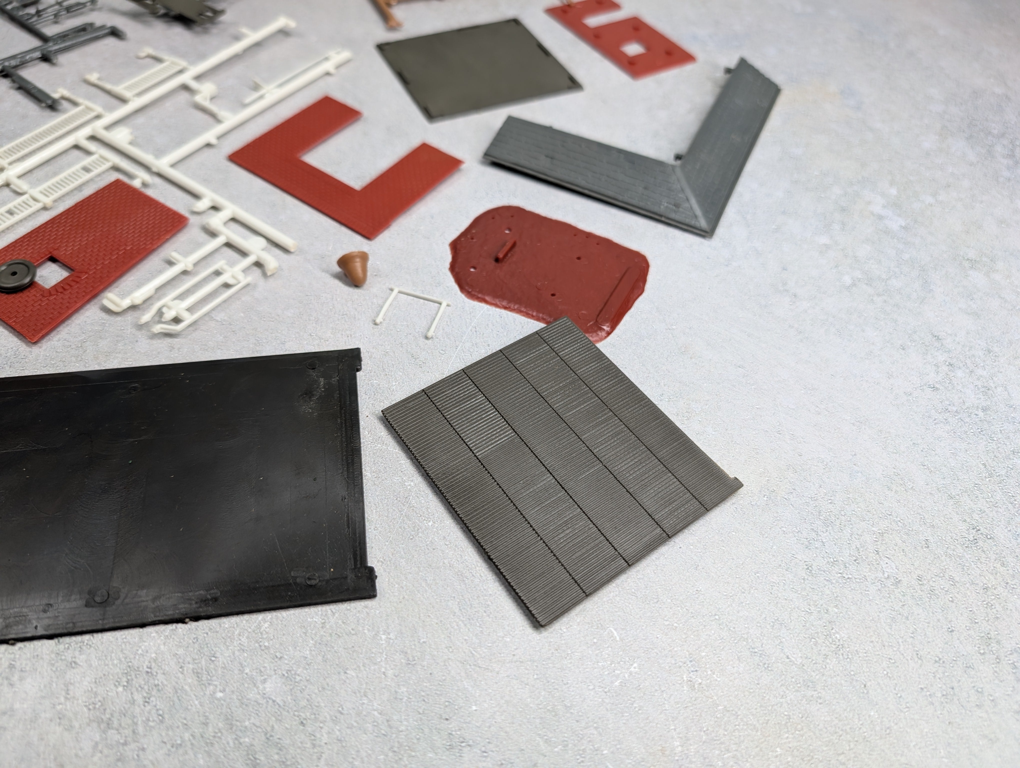 USED AHM HO Scale Fire House KIT