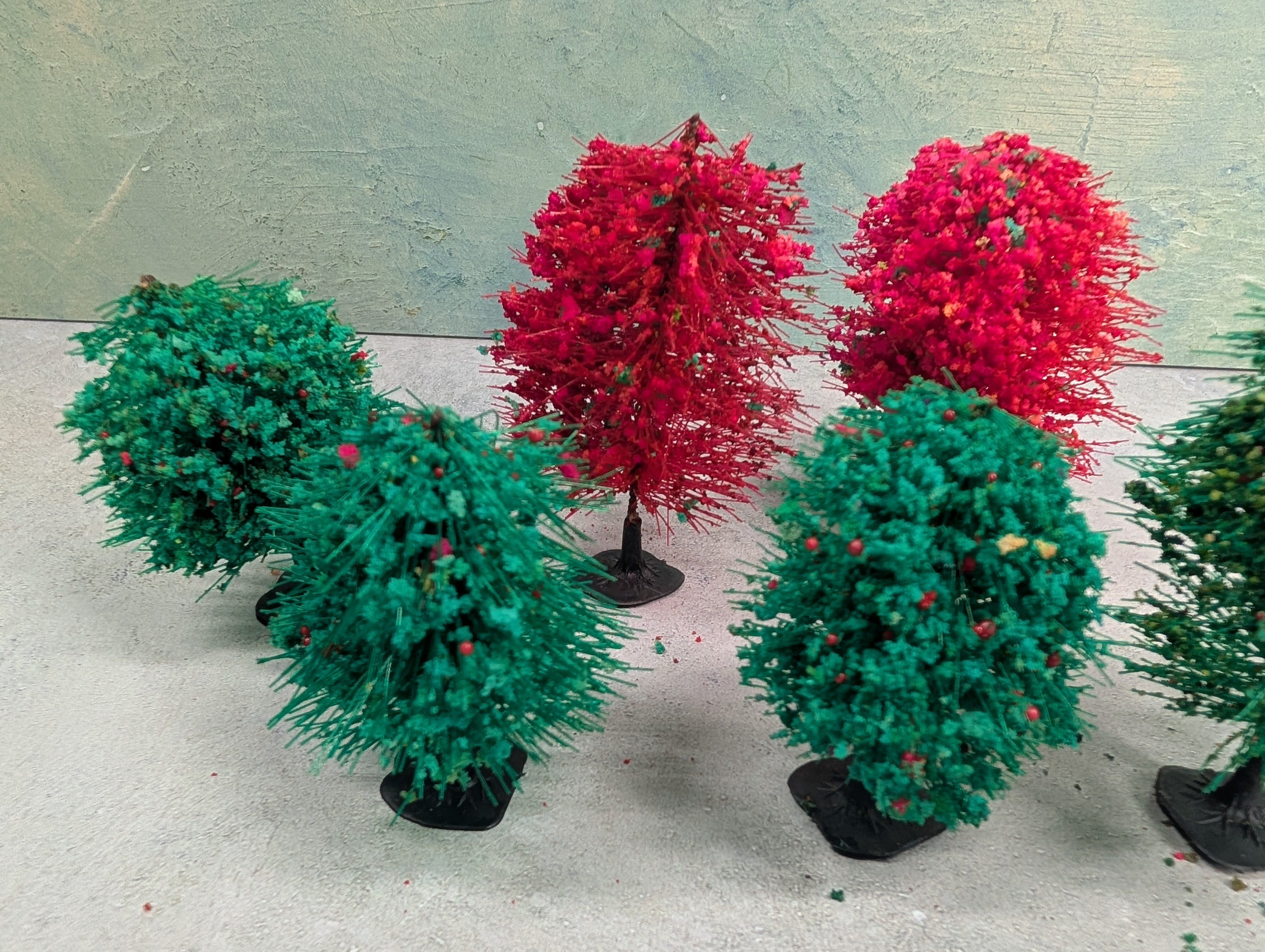 USED HO Scale Lot of Colorful Trees (7 pcs)