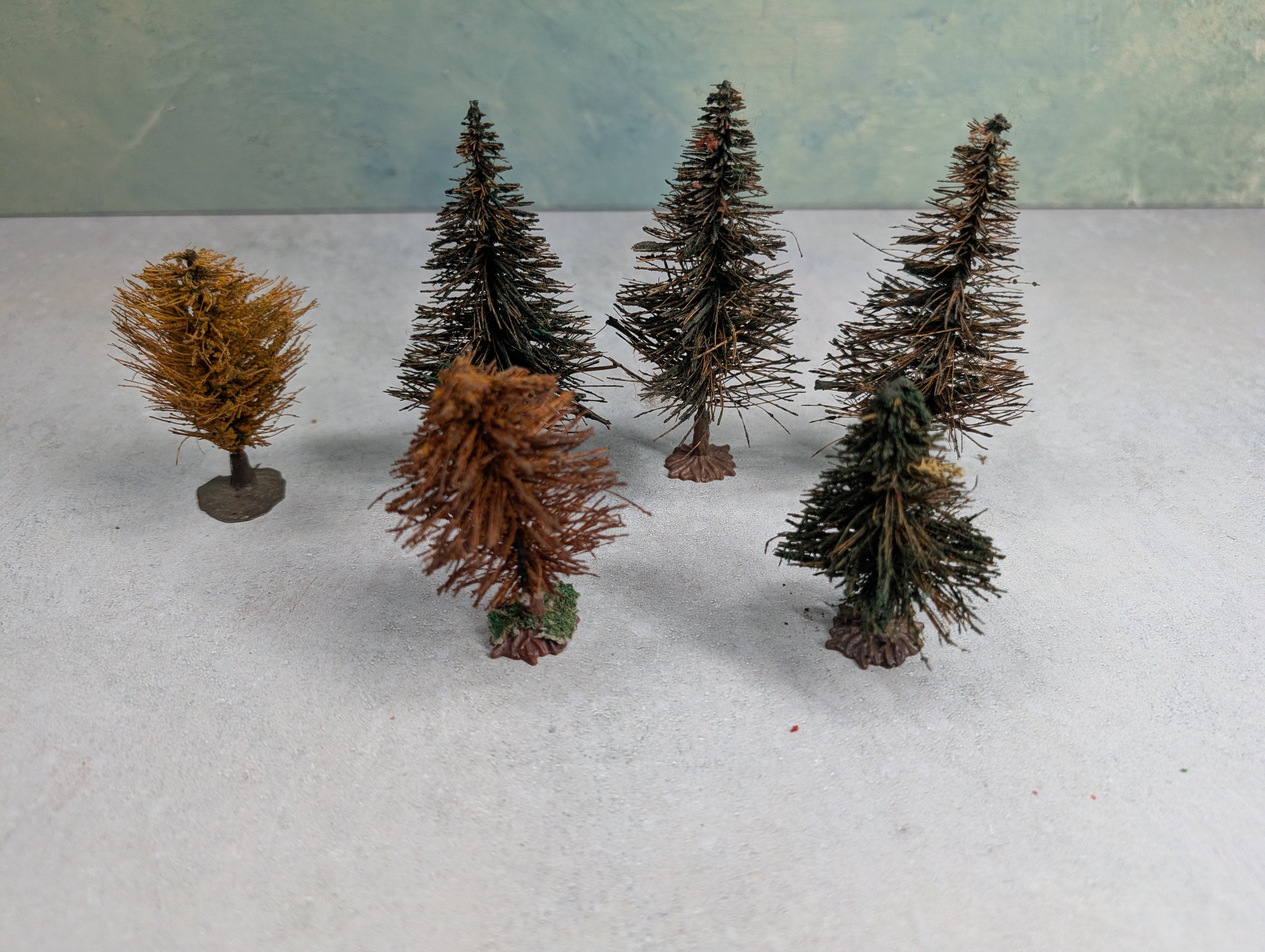 USED HO Scale Lot of Dried Trees (6 pcs)