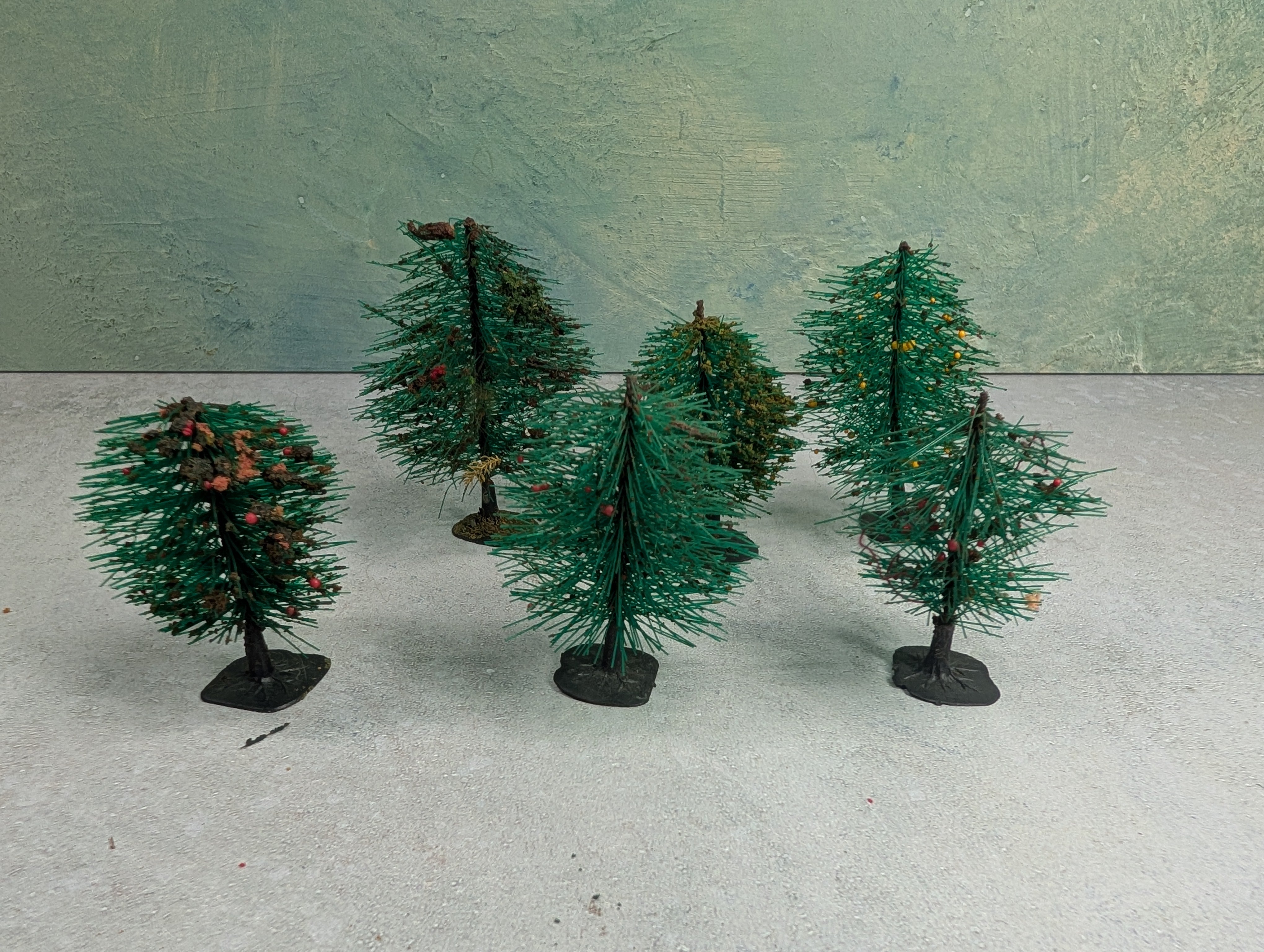 USED HO Scale Lot of Trees (6 pcs)