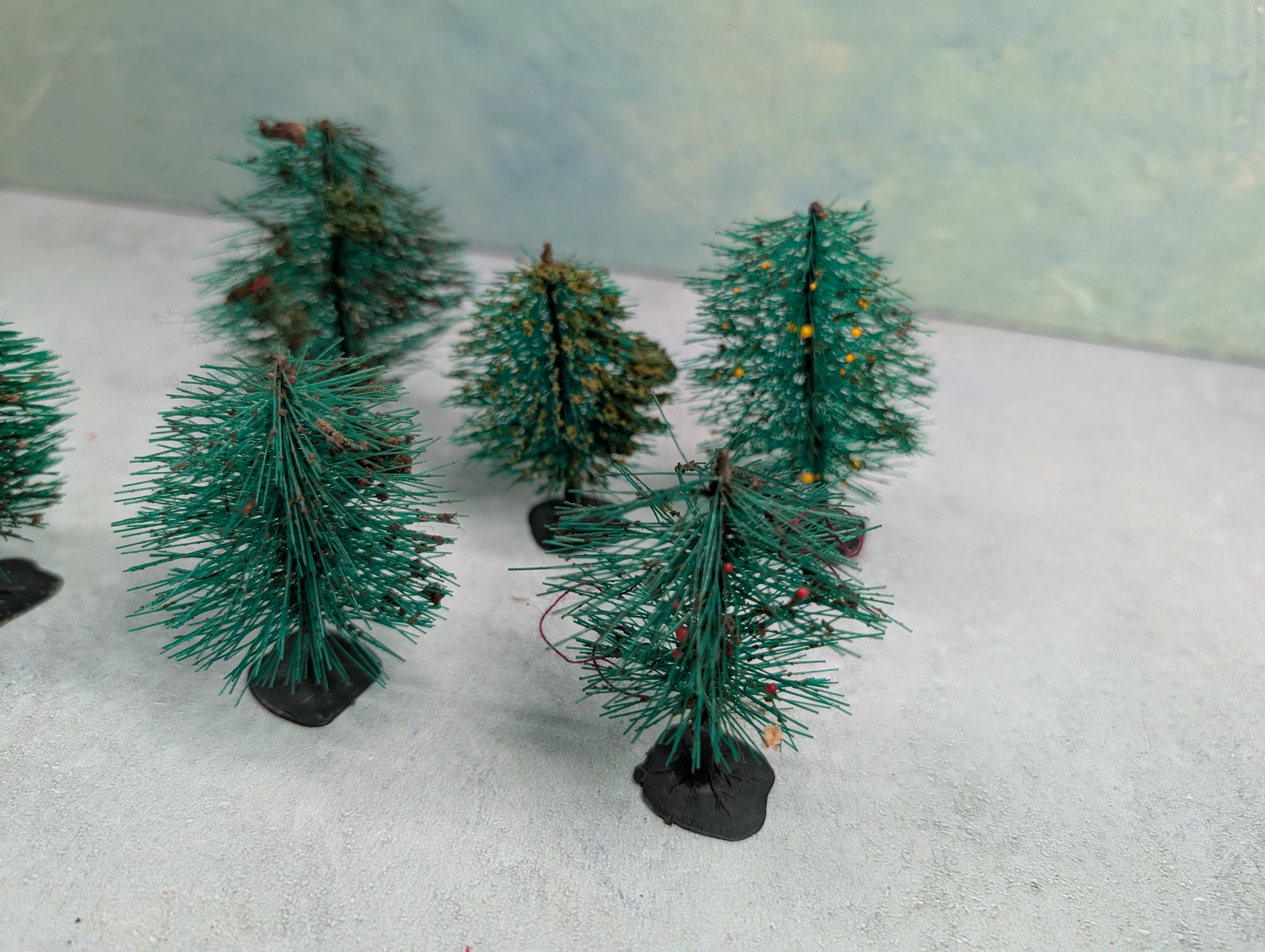 USED HO Scale Lot of Trees (6 pcs)